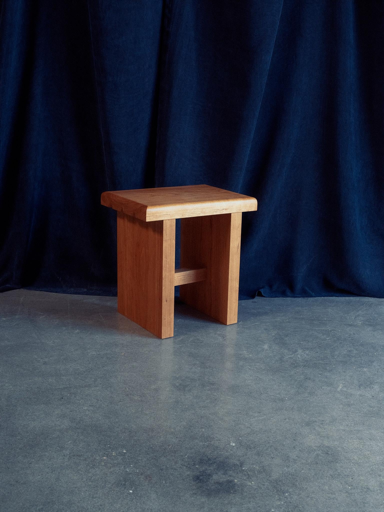 Pillow Table by Nick Sugihara In New Condition For Sale In Geneve, CH