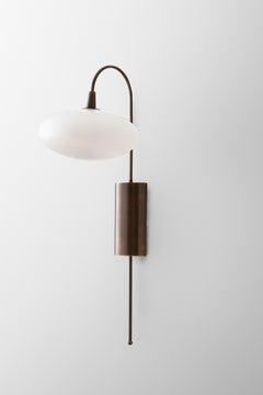 Aplique de pared de latón LED Alhelí con vidrio soplado e interruptor tirador 'mama