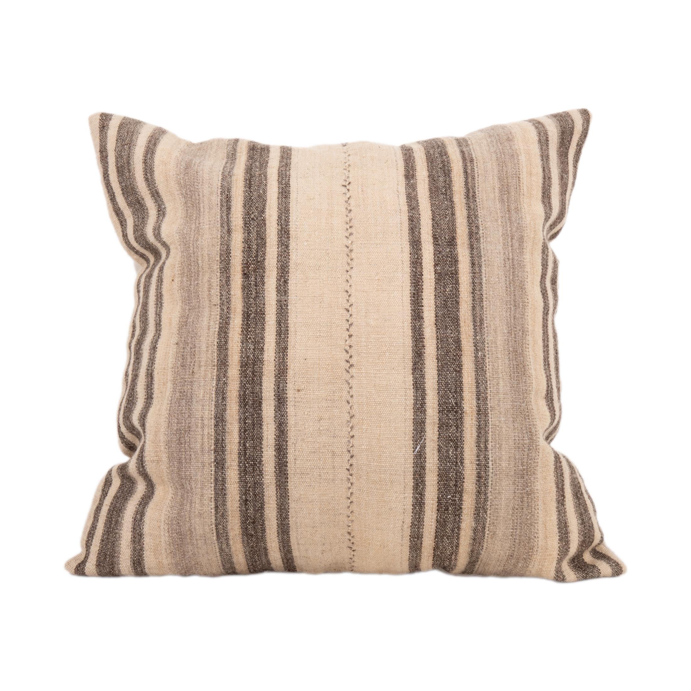Pillowcase does not come with an insert.
Linen in the back.
Zipper closure.
Dry Cleaning recommended.
