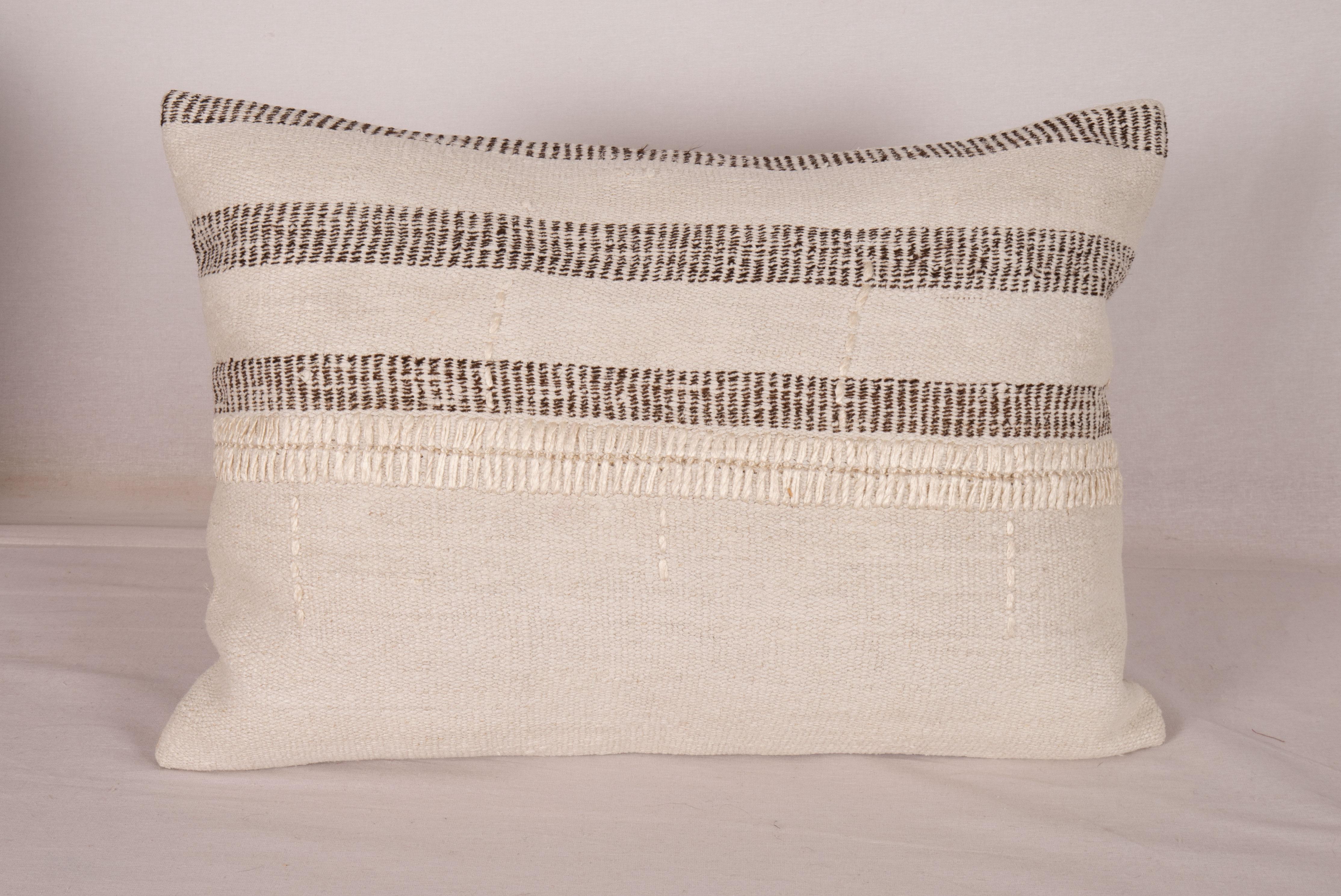 Pillowcase made from a 1960s hemp rug.

It does not come with an insert.
Linen in the back.
Zipper closure.
Dry cleaning is recommended.

Ivory stitching is in silk and hand done.
 