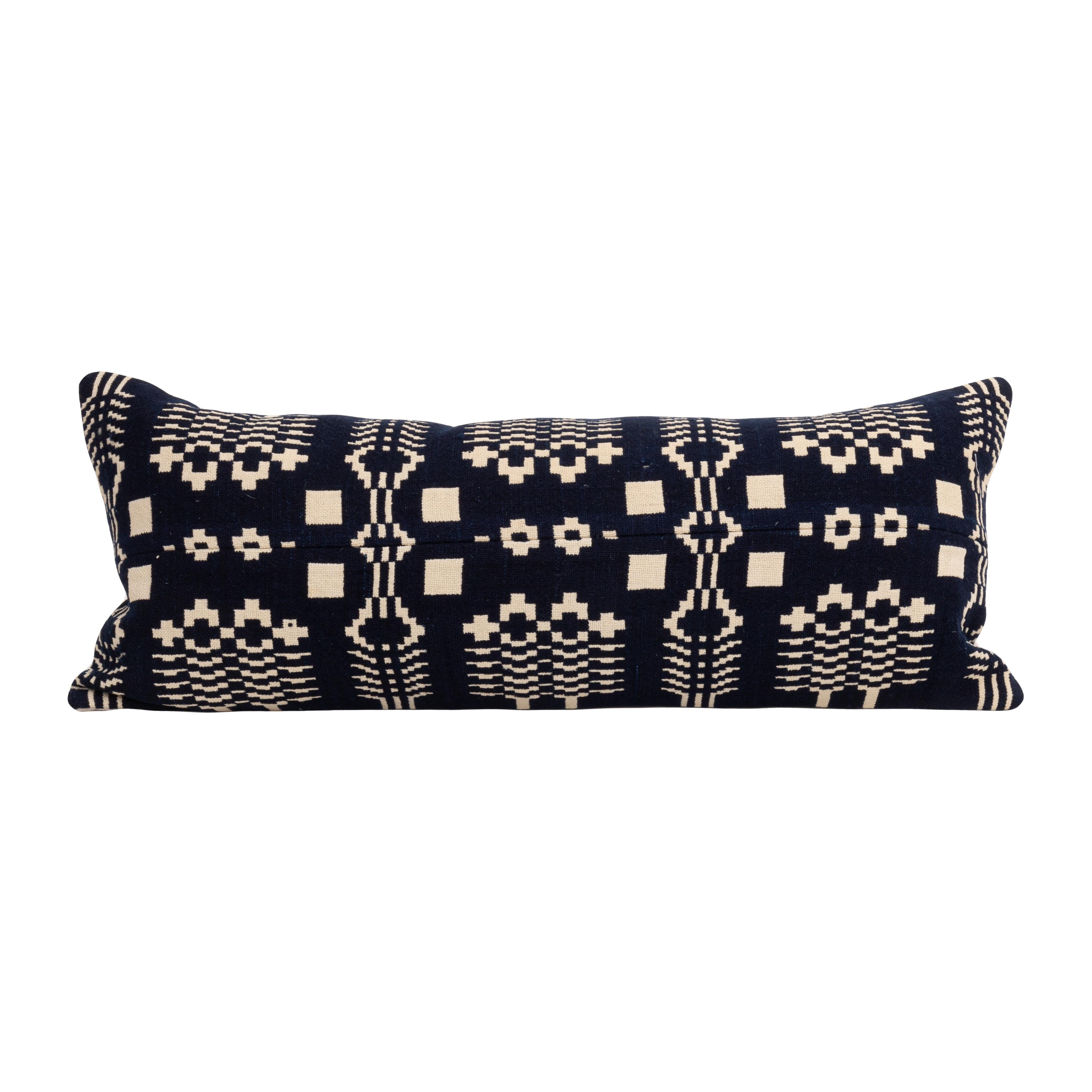 Las colchas de jacquard ocupan un lugar importante en la cultura material estadounidense.
Se utilizaban como cubrecamas y son reversibles.

La funda de almohada no viene con un inserto.
Lino en la parte de atrás.
Cierre de cremallera.
Se recomienda