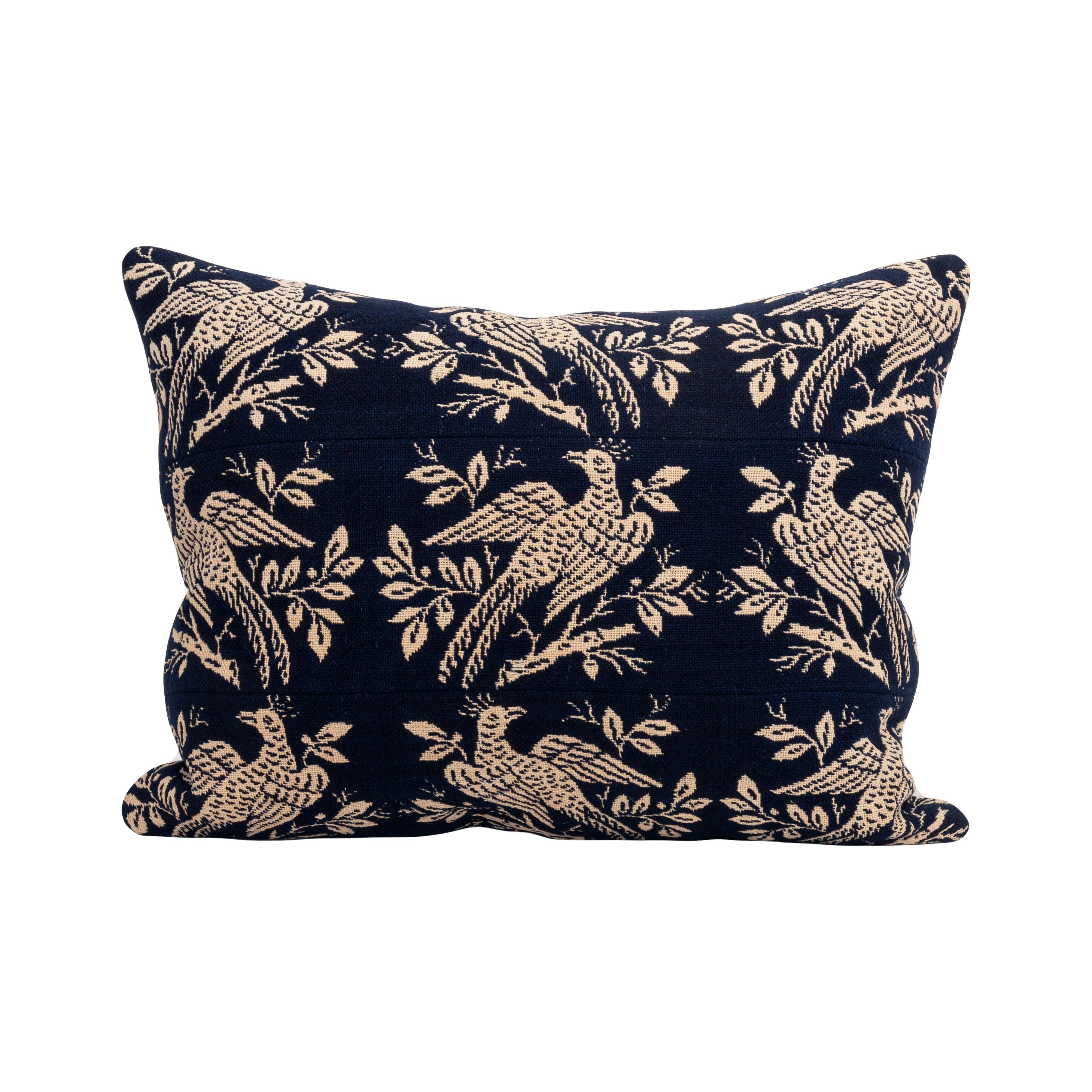 Las colchas de jacquard ocupan un lugar importante en la cultura material estadounidense.
Se utilizaban como cubrecamas y son reversibles.

La funda de almohada no viene con un inserto.
Lino en la parte de atrás.
Cierre de cremallera.
Se recomienda