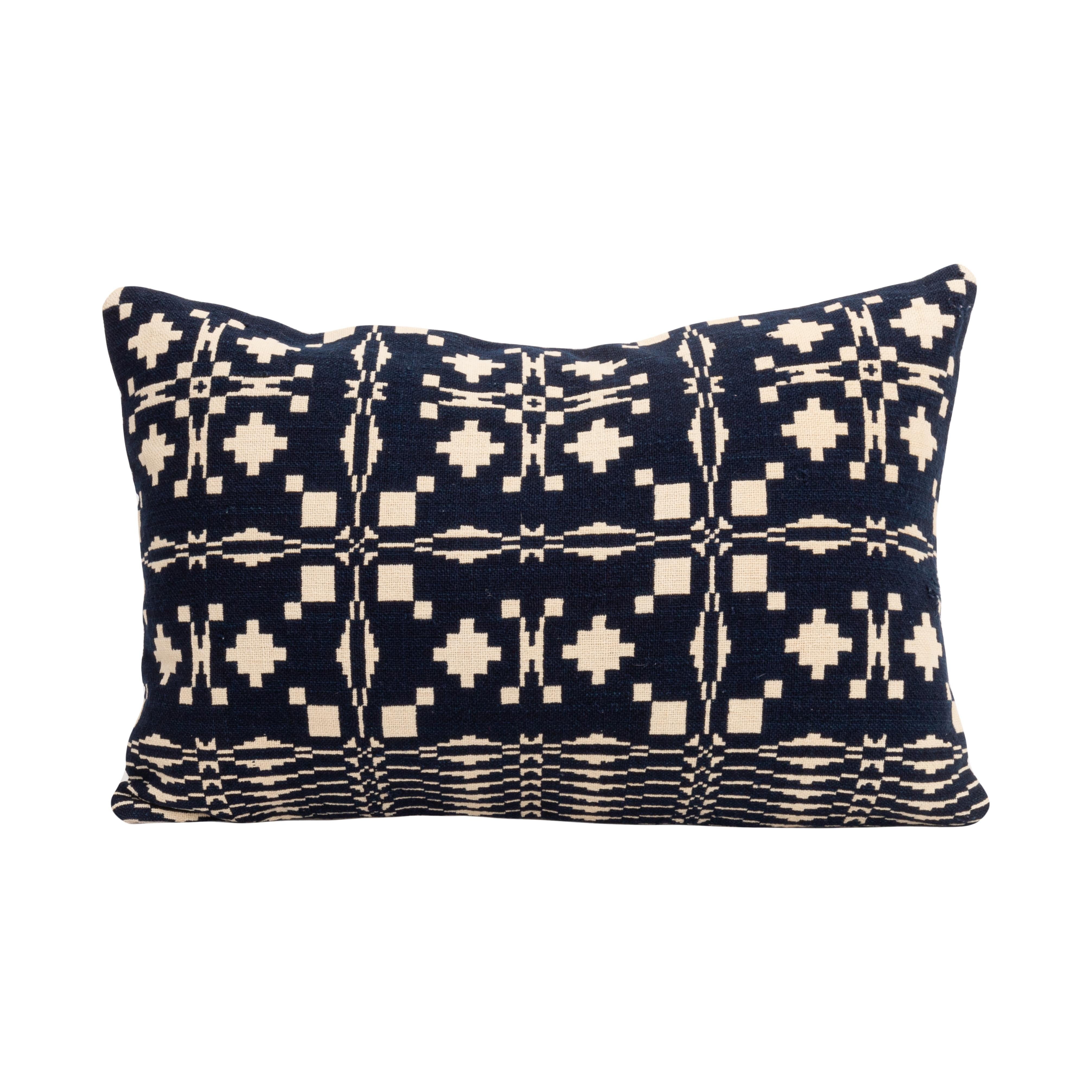 Les couvre-lits en jacquard occupent une place importante dans la culture matérielle américaine.
Ils ont été utilisés comme couvertures de lit et sont réversibles.

La taie d'oreiller n'est pas livrée avec un insert.
Du lin à l'arrière.
Fermeture à