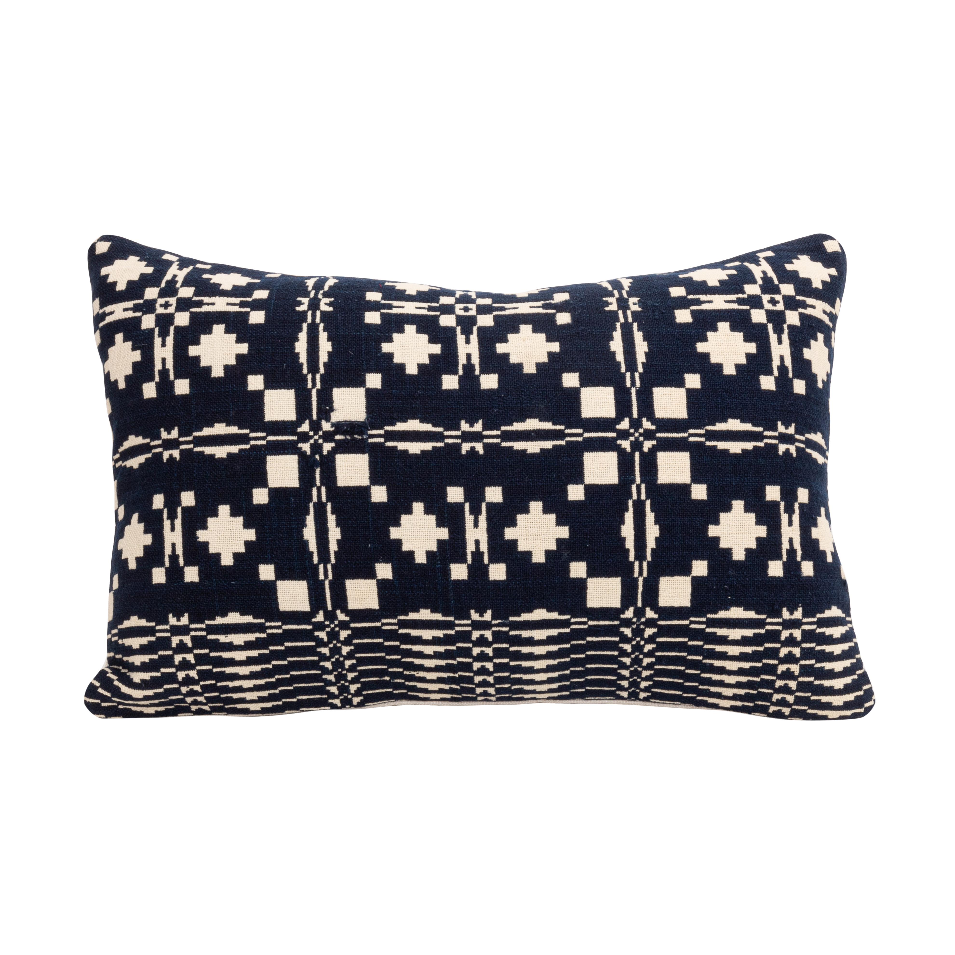 Jacquard Coverlets occupy an important place in American material culture.
They were used as bed covers , and they are reversible.

Pillowcase does not come with an insert.
Linen in the back.
Zipper closure.
Dry Cleaning recommended.
