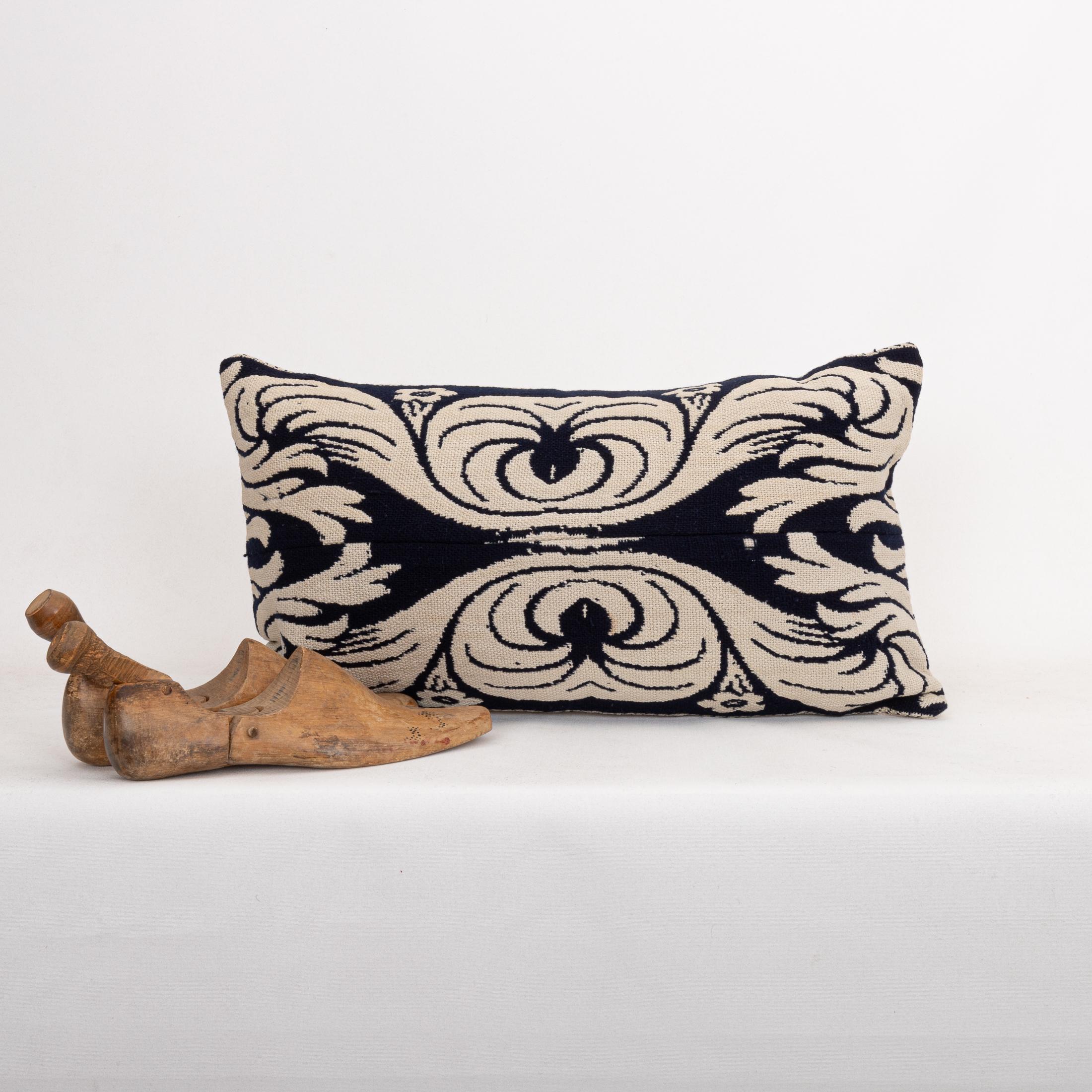 Funda de almohada hecha a partir de una colcha de lino americana del siglo XIX en Bueno estado para la venta en Istanbul, TR