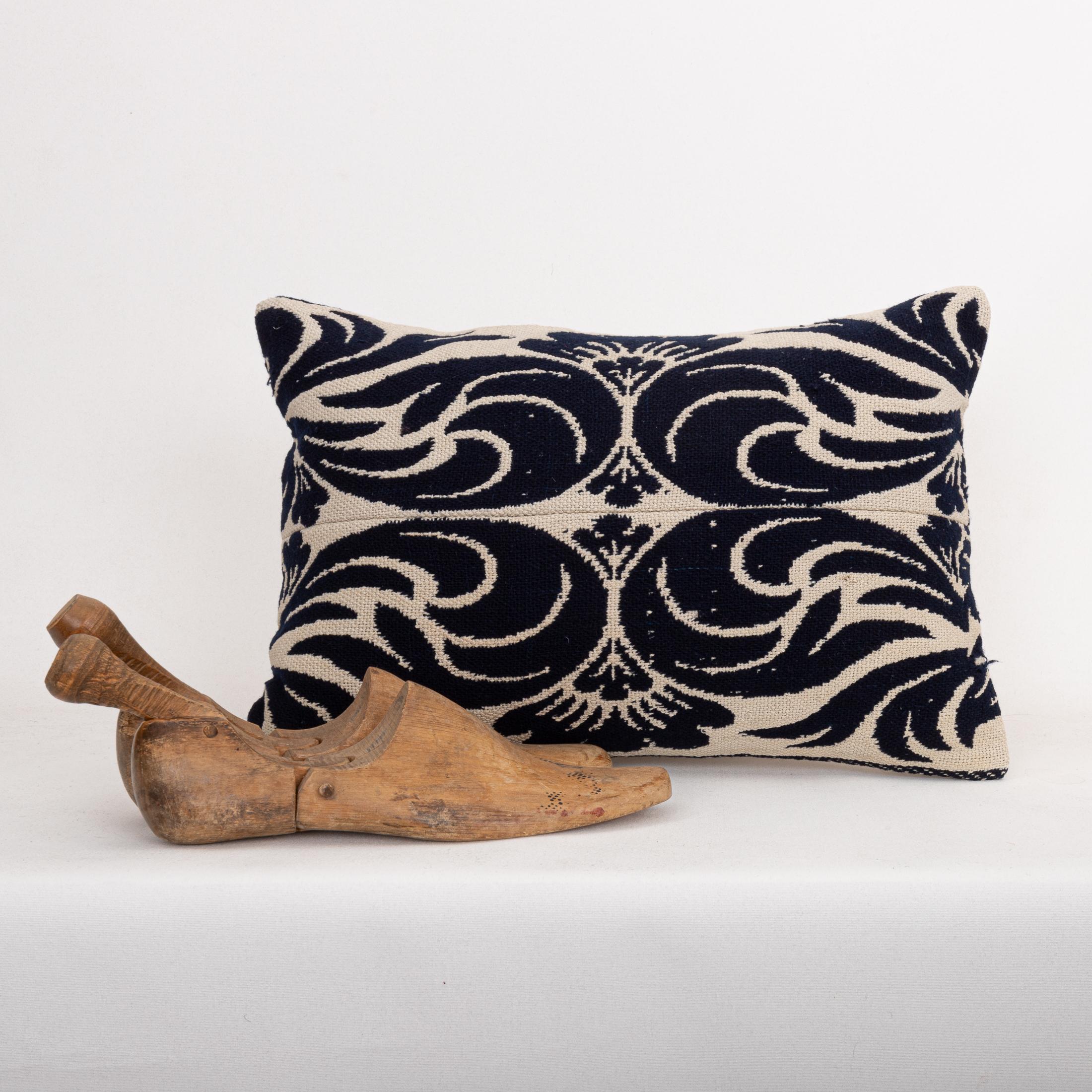 Funda de almohada hecha a partir de una colcha de lino americana del siglo XIX en Bueno estado para la venta en Istanbul, TR