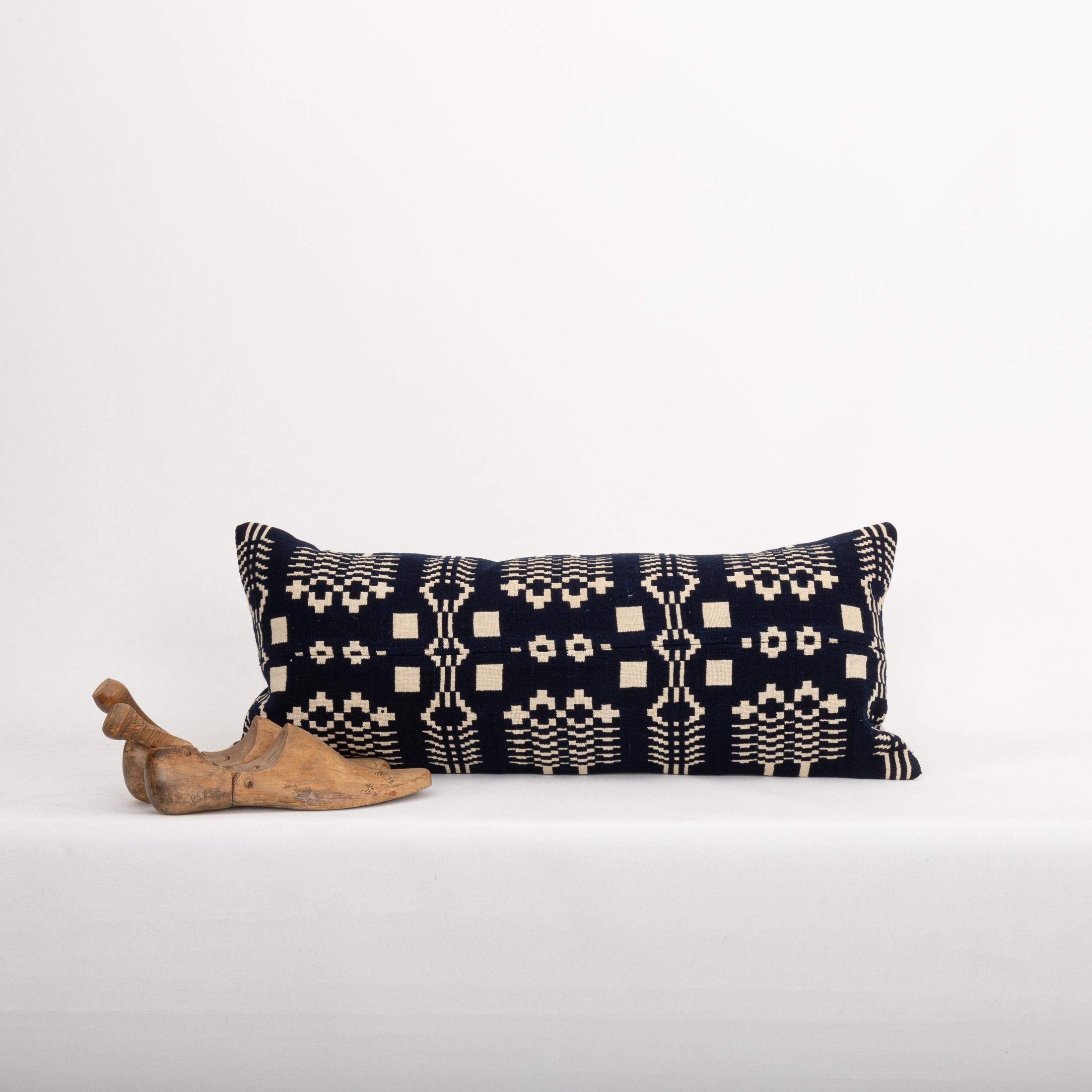 Funda de almohada hecha a partir de una colcha de lino americana del siglo XIX en Bueno estado para la venta en Istanbul, TR
