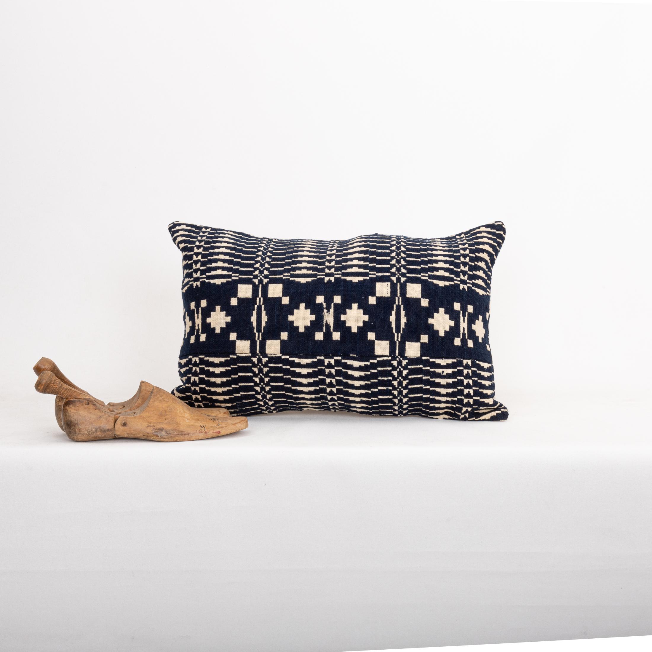 Funda de almohada hecha a partir de una colcha de lino americana del siglo XIX en Bueno estado para la venta en Istanbul, TR