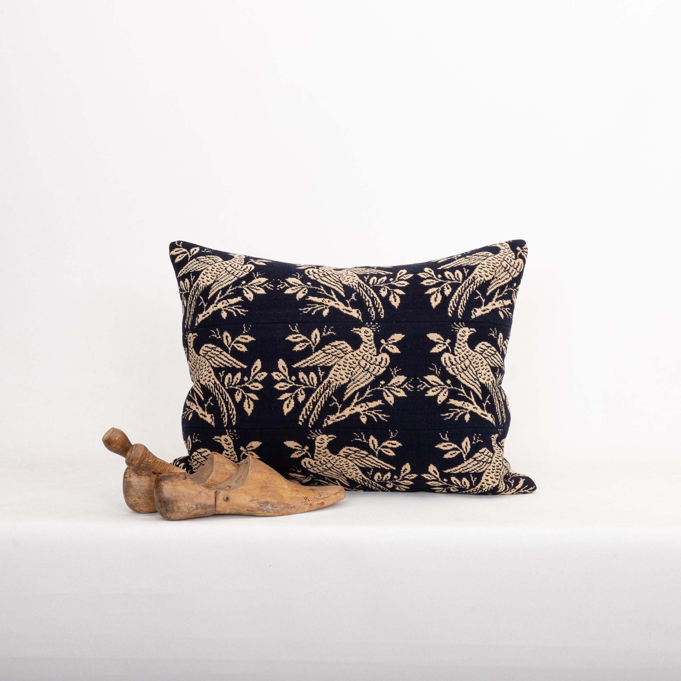Funda de almohada hecha a partir de una colcha de lino americana del siglo XIX en Bueno estado para la venta en Istanbul, TR