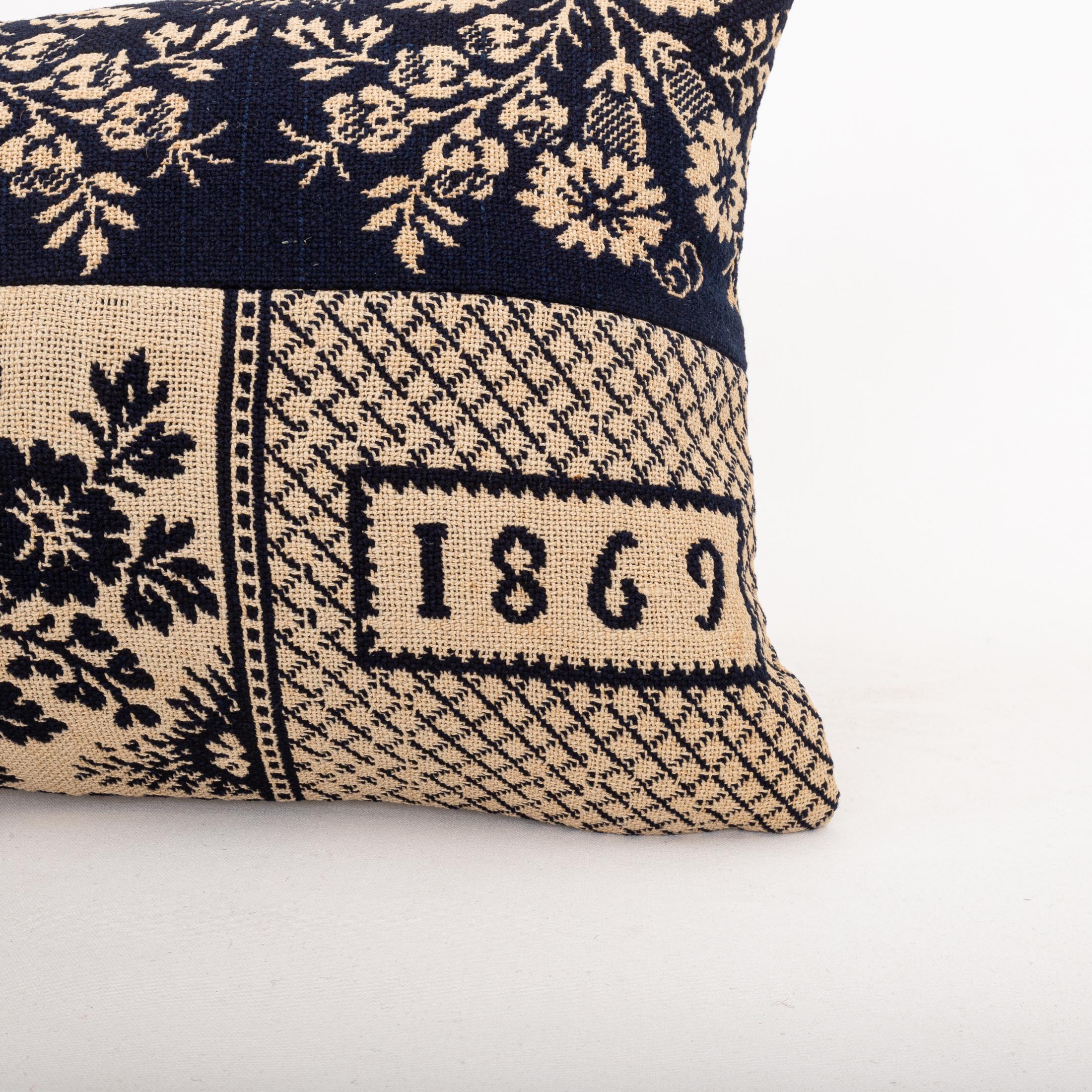 Funda de almohada hecha a partir de una colcha de lino americana del siglo XIX en Bueno estado para la venta en Istanbul, TR