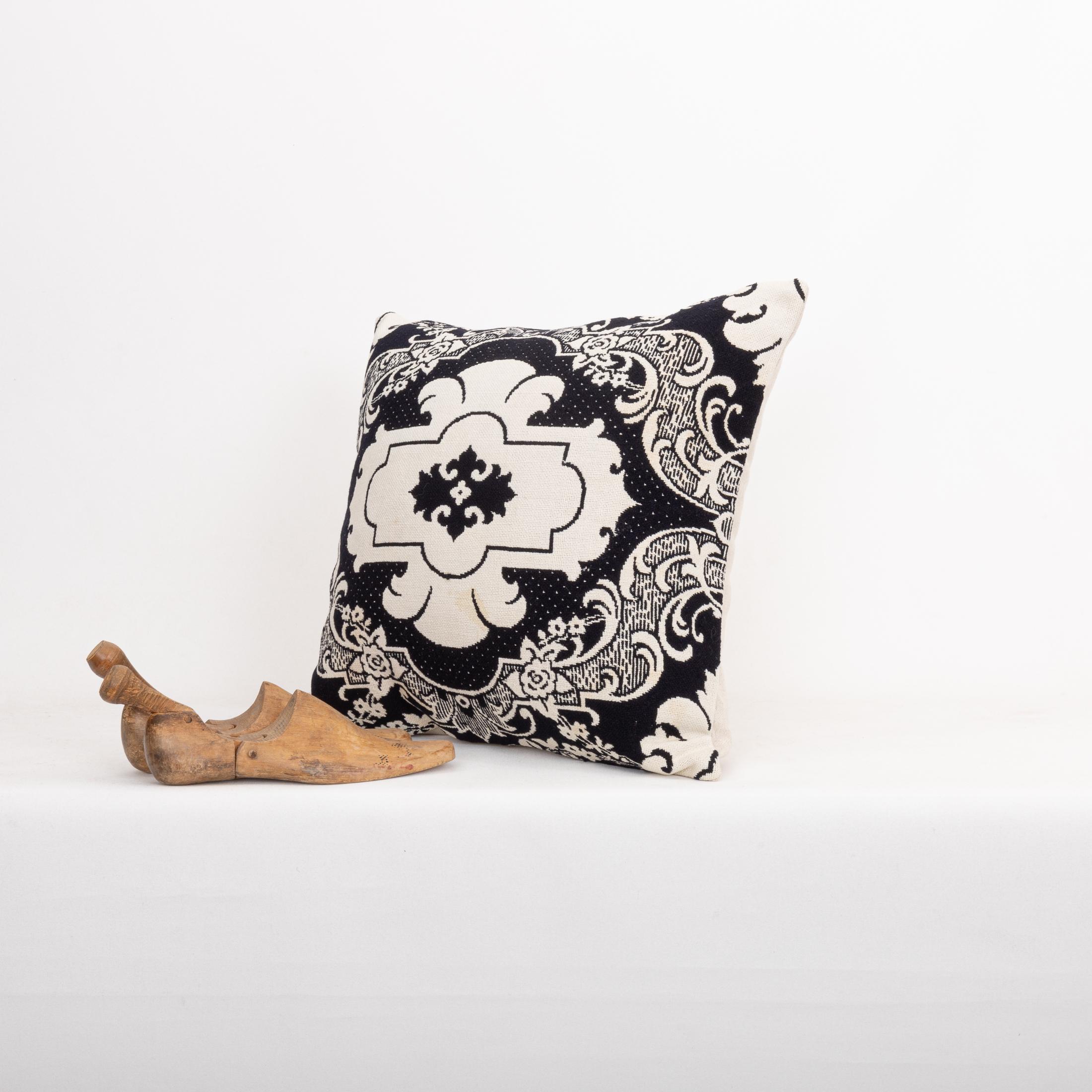 Funda de almohada hecha a partir de una colcha de lino americana del siglo XIX en Bueno estado para la venta en Istanbul, TR