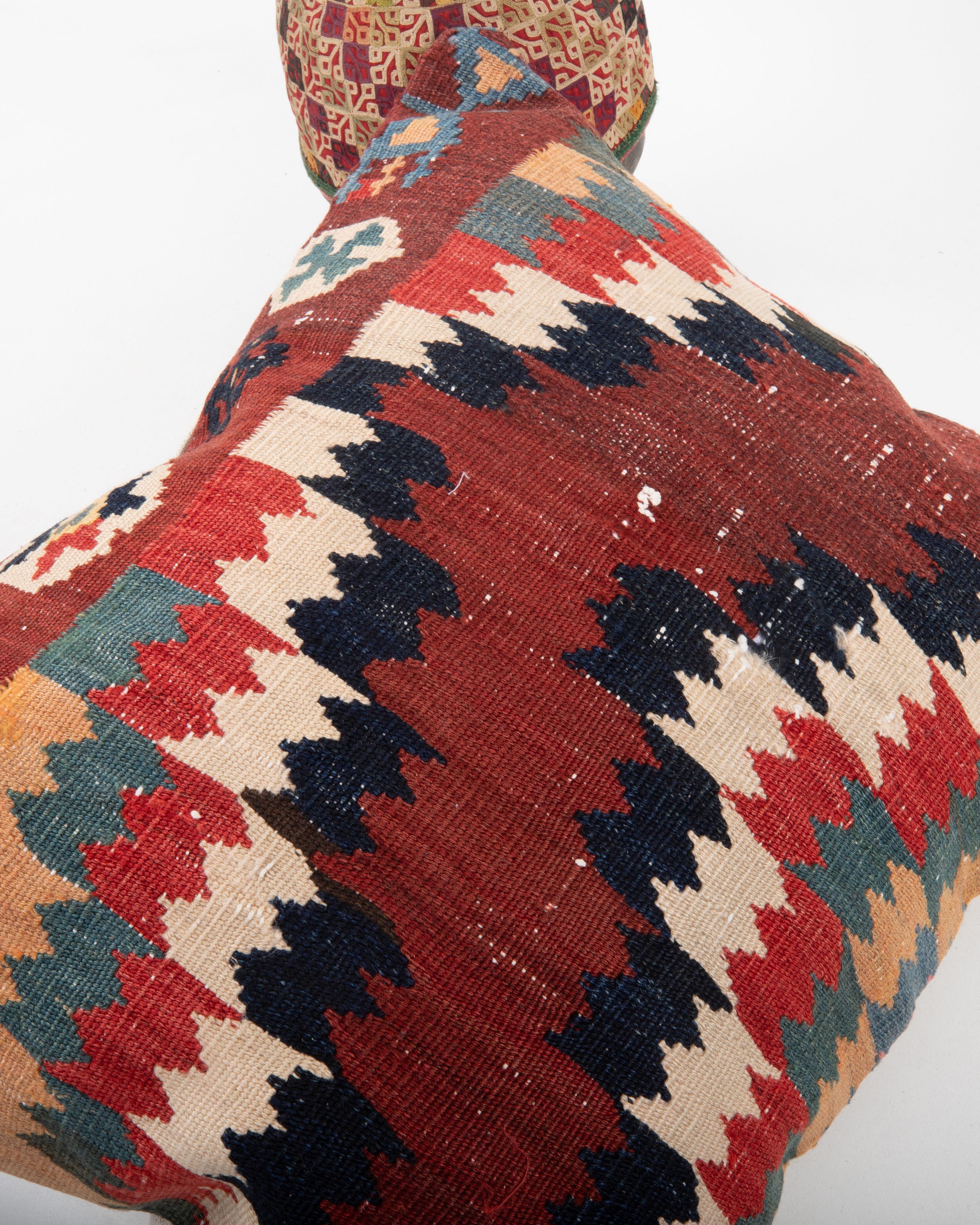 Federa ricavata da un kilim del XIX secolo. Azarbaijan, XIX secolo. In condizioni discrete in vendita a Istanbul, TR