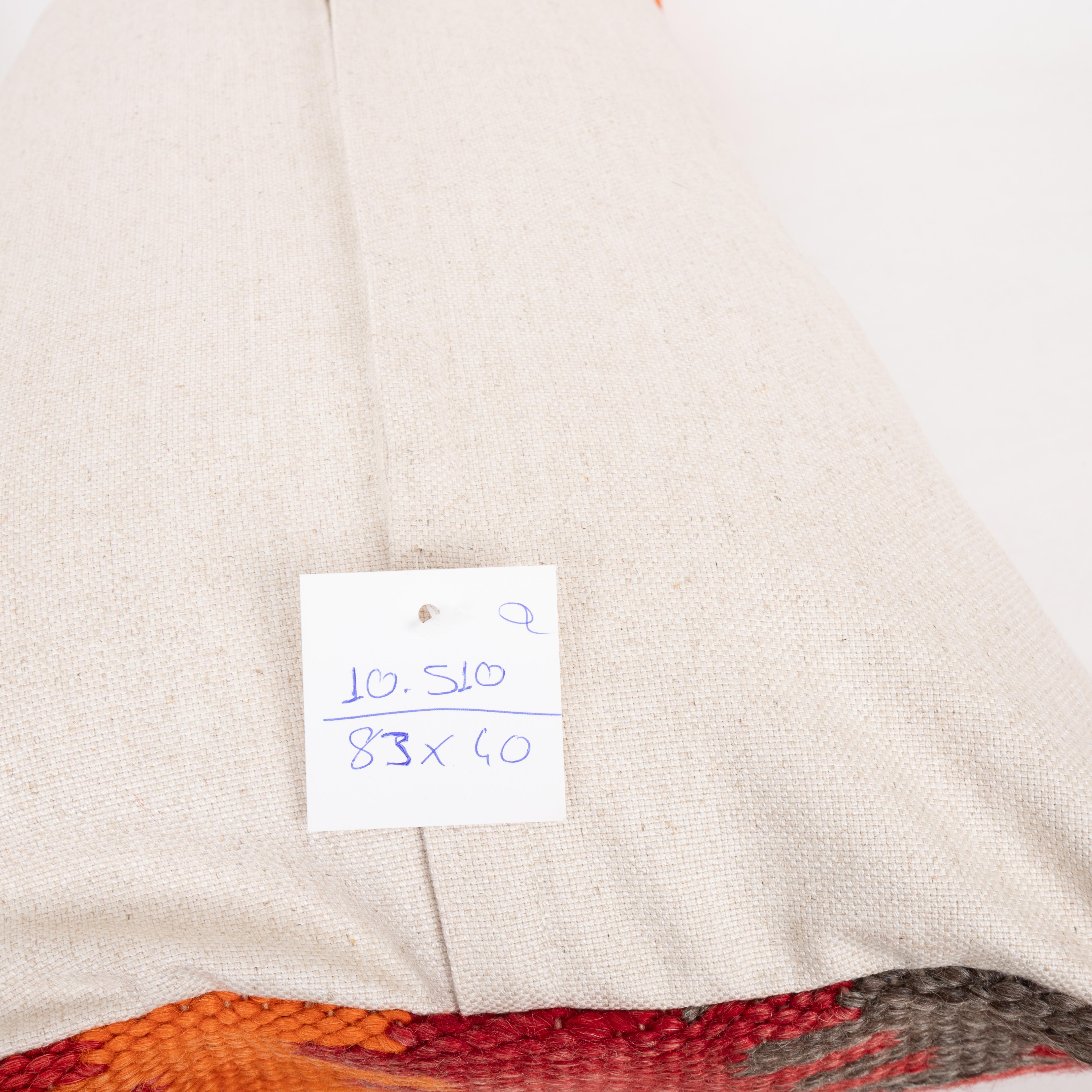 20ième siècle Coussin fabriqué à partir d'un tissage Navajo du 20e siècle en vente