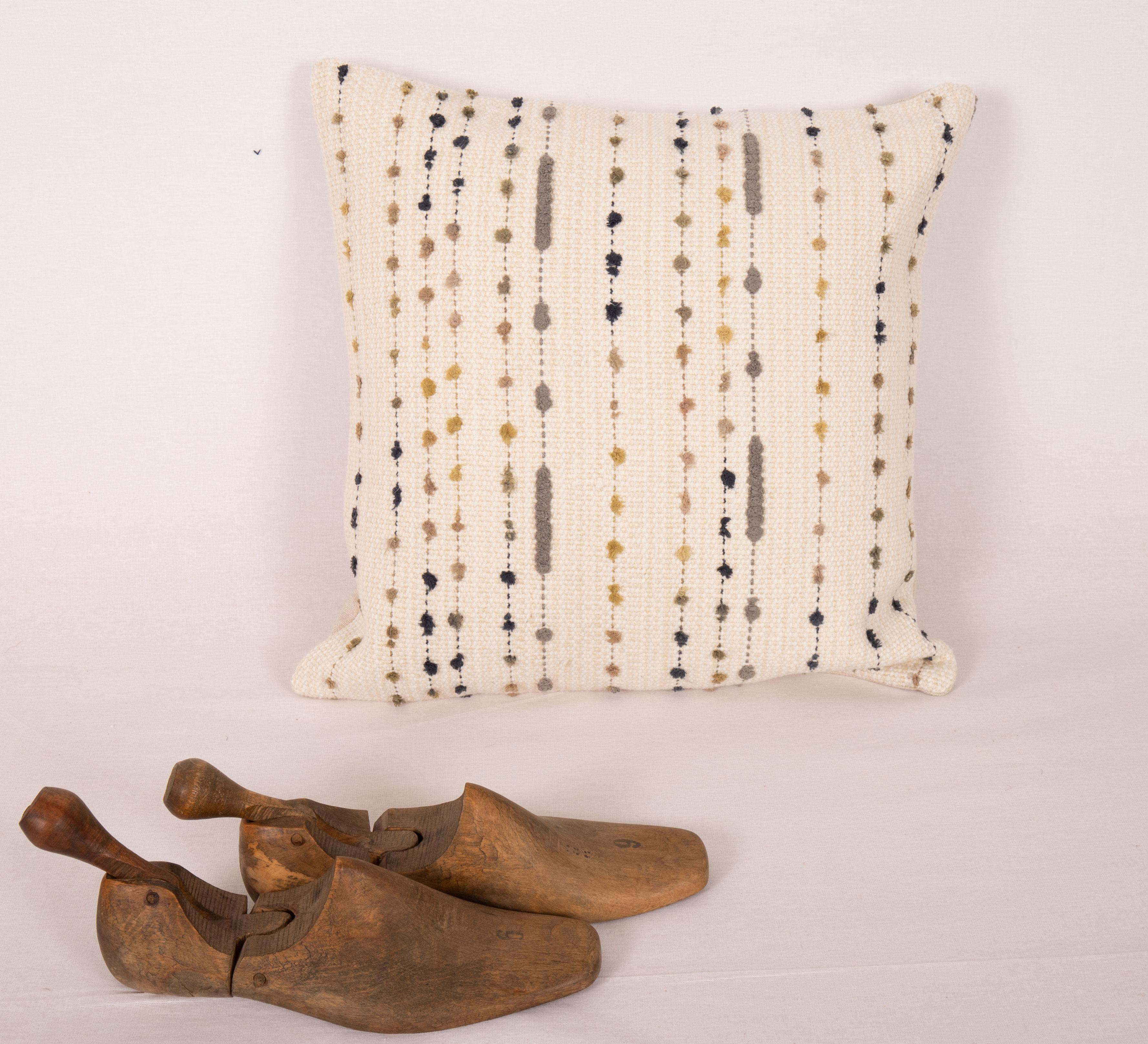 Turc Coussin d'oreiller fabriqué à partir d'un Kilim en coton contemporain en vente