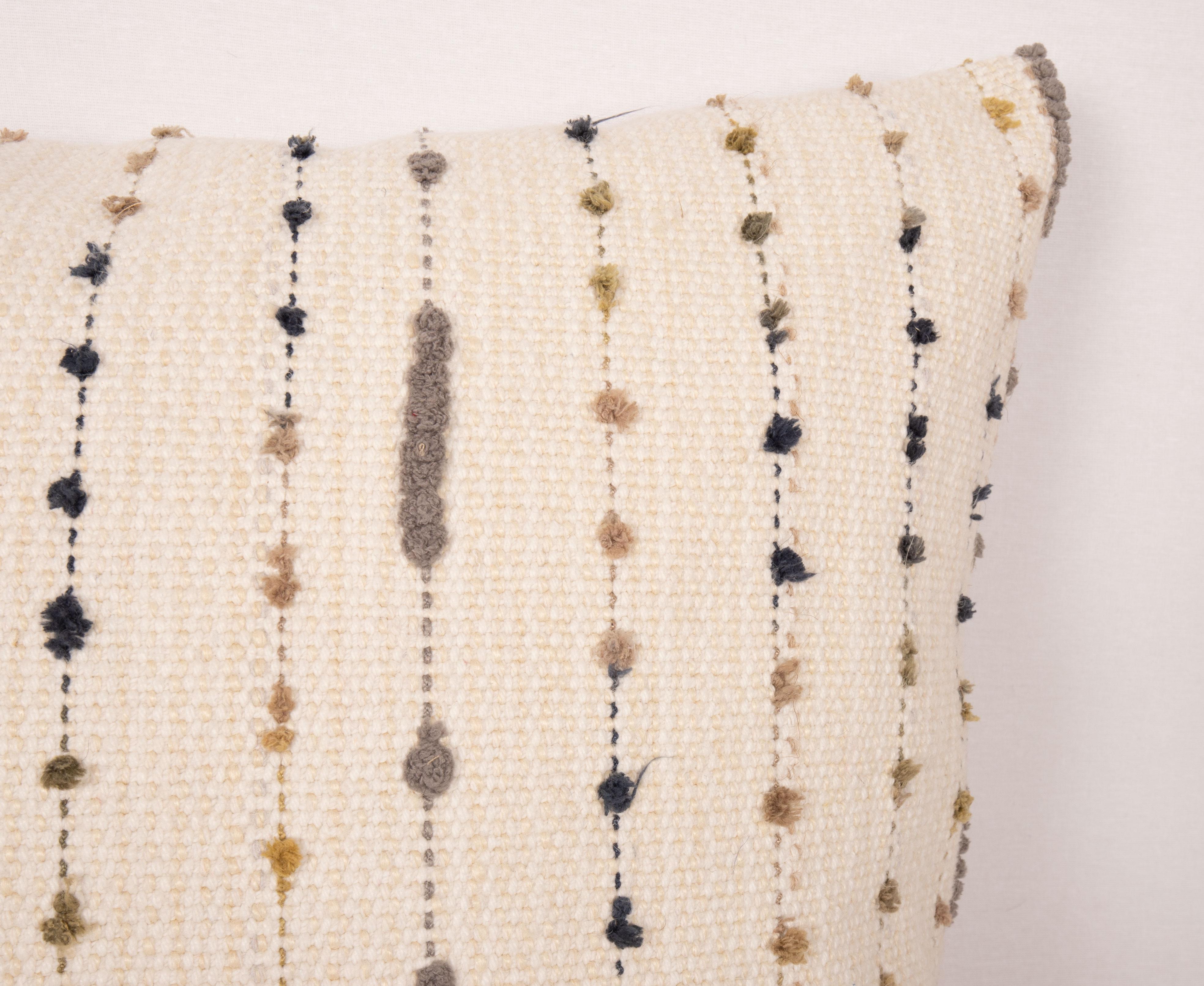 Coussin d'oreiller fabriqué à partir d'un Kilim en coton contemporain Bon état - En vente à Istanbul, TR