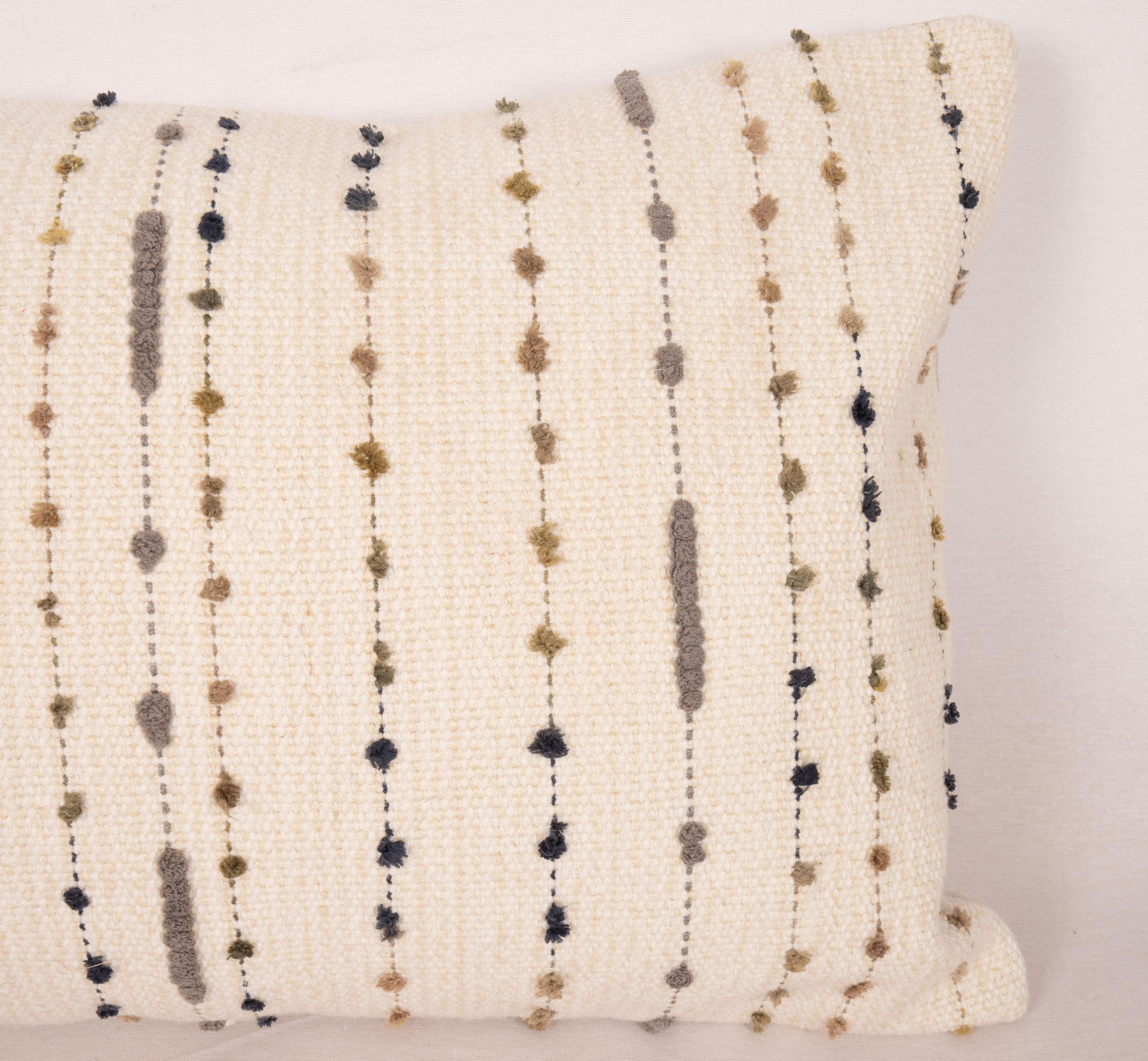 Pillowcase Made from a Contemporary Cotton Kilim In Good Condition For Sale In Istanbul, TR