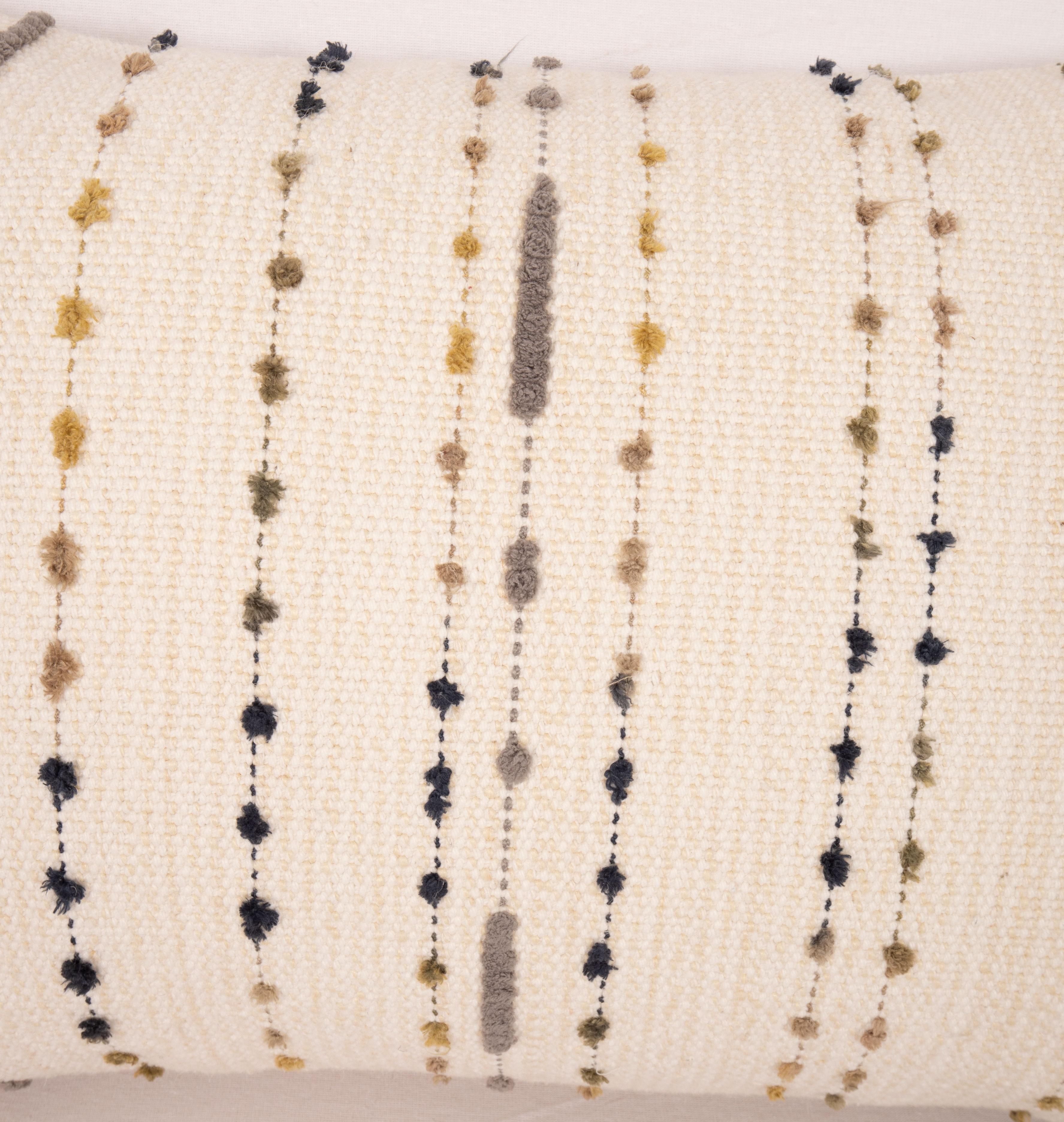 Coussin d'oreiller fabriqué à partir d'un Kilim en coton contemporain Bon état - En vente à Istanbul, TR