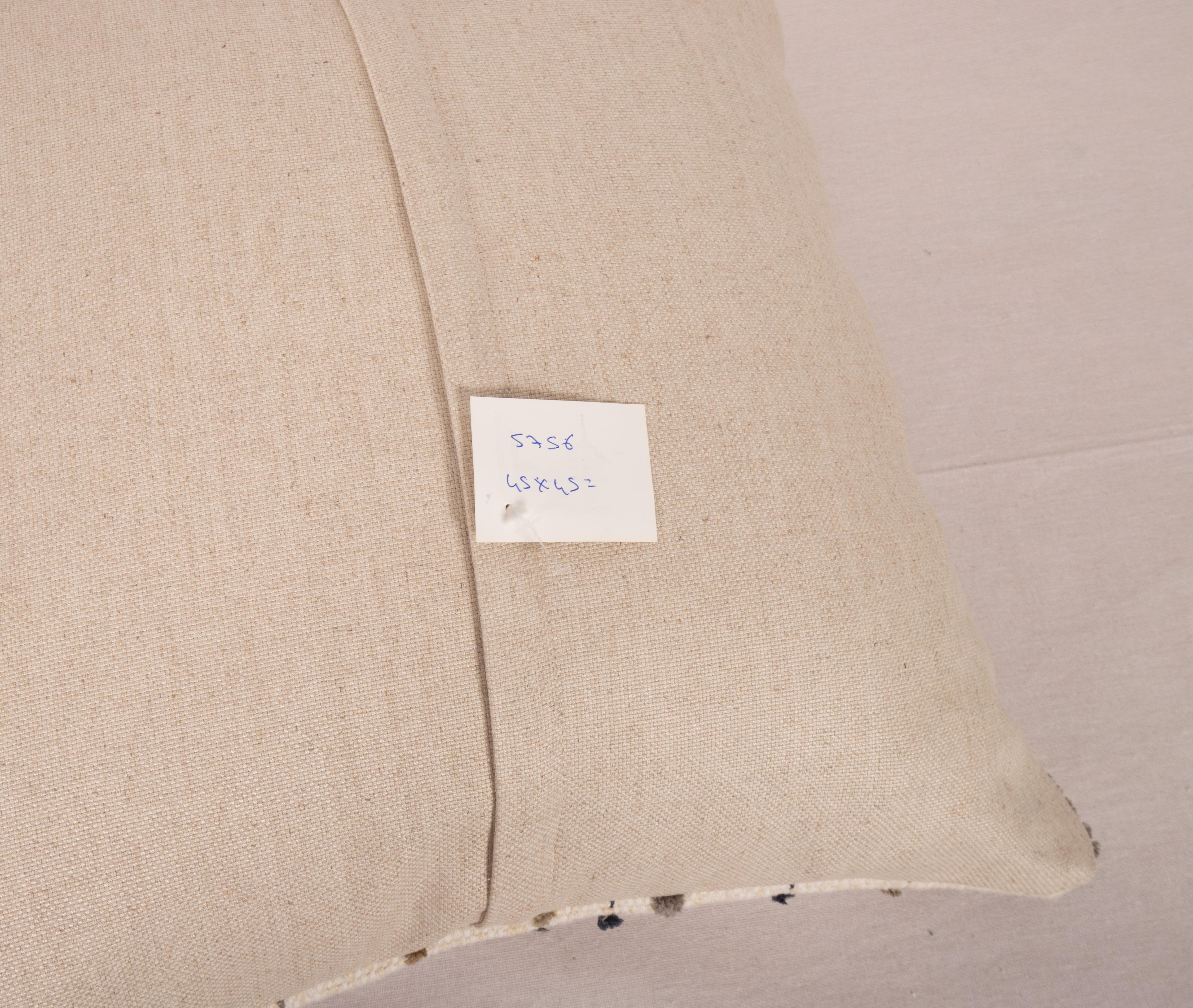Coussin d'oreiller fabriqué à partir d'un Kilim en coton contemporain Bon état - En vente à Istanbul, TR
