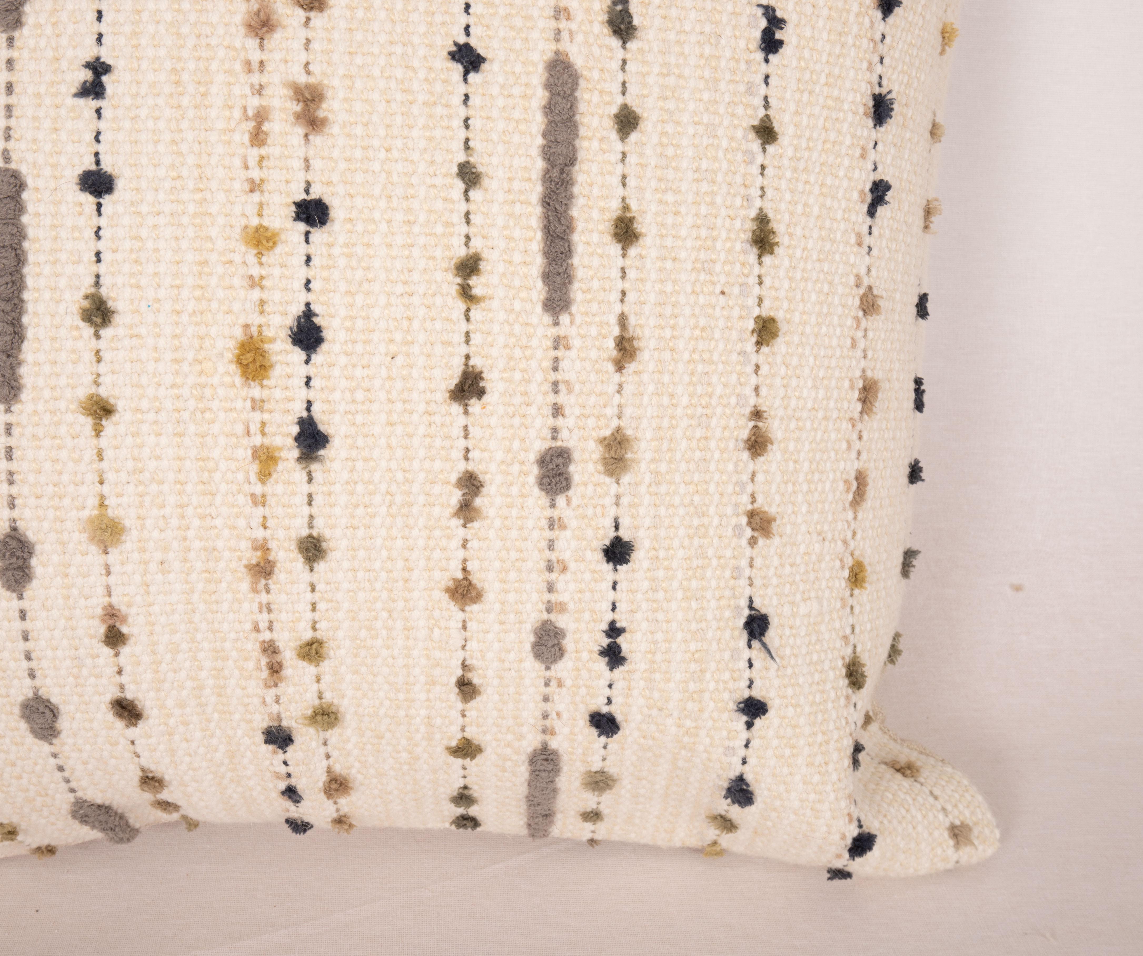Tessuto a mano Federa realizzata con un kilim contemporaneo in cotone in vendita