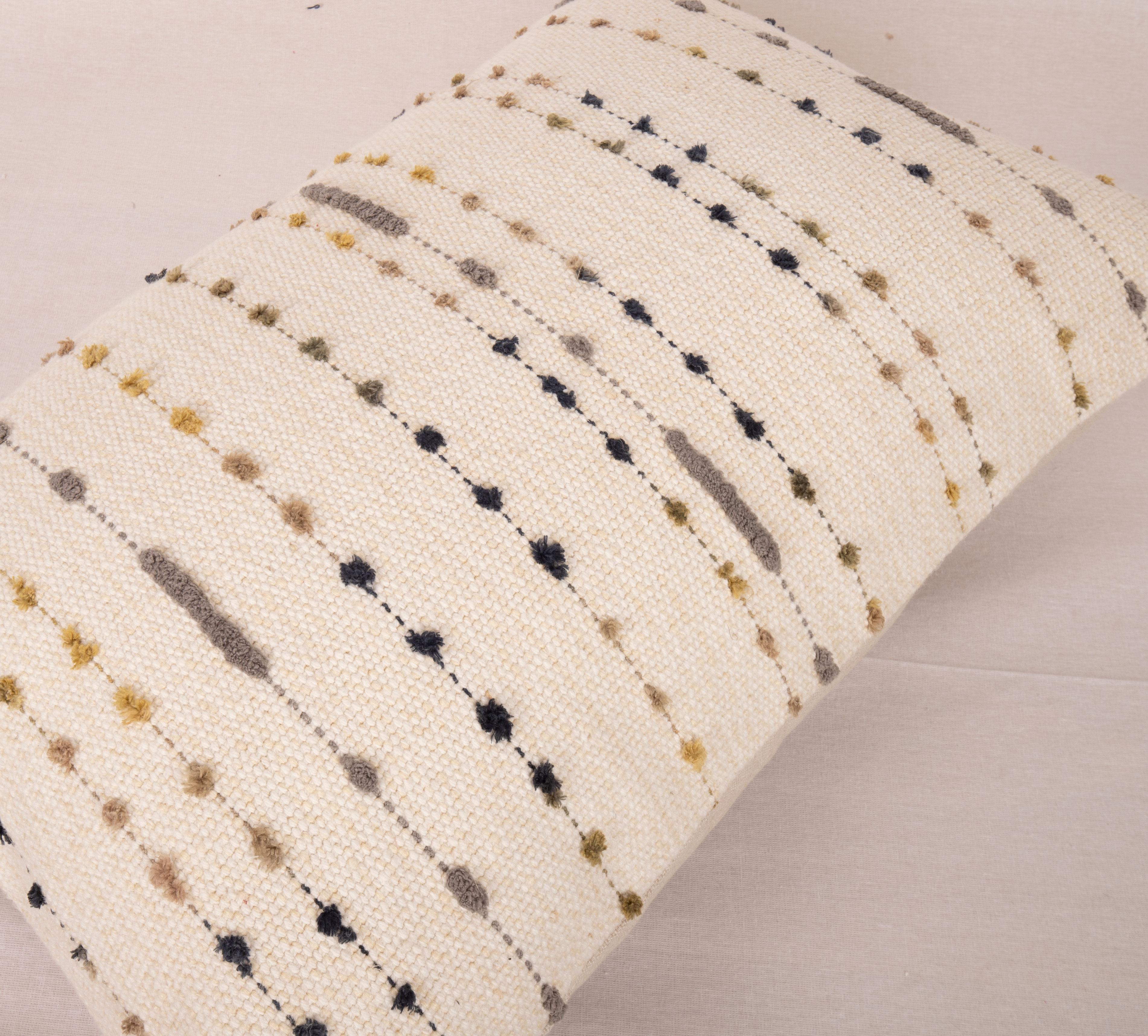 20ième siècle Coussin d'oreiller fabriqué à partir d'un Kilim en coton contemporain en vente