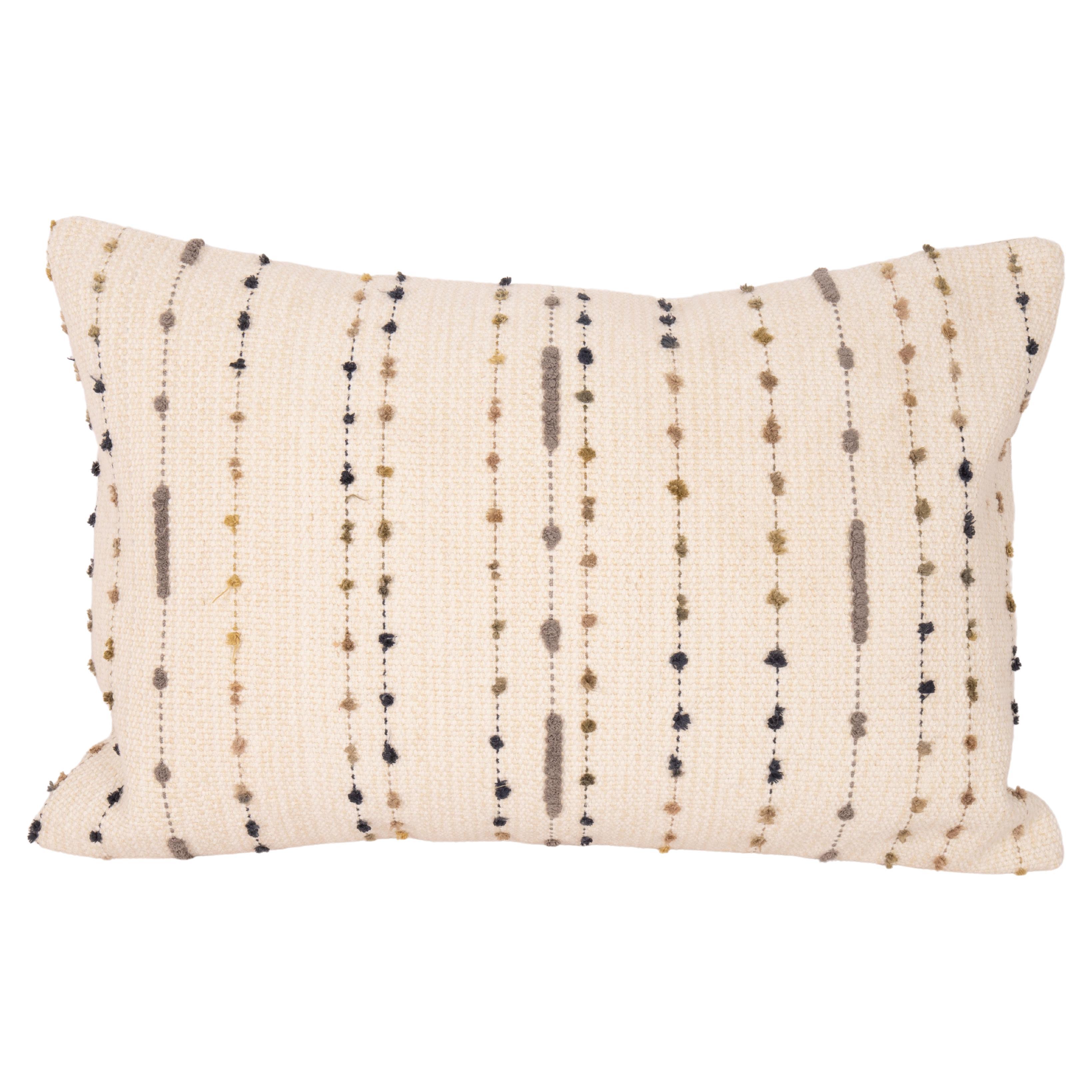 Coussin d'oreiller fabriqué à partir d'un Kilim en coton contemporain