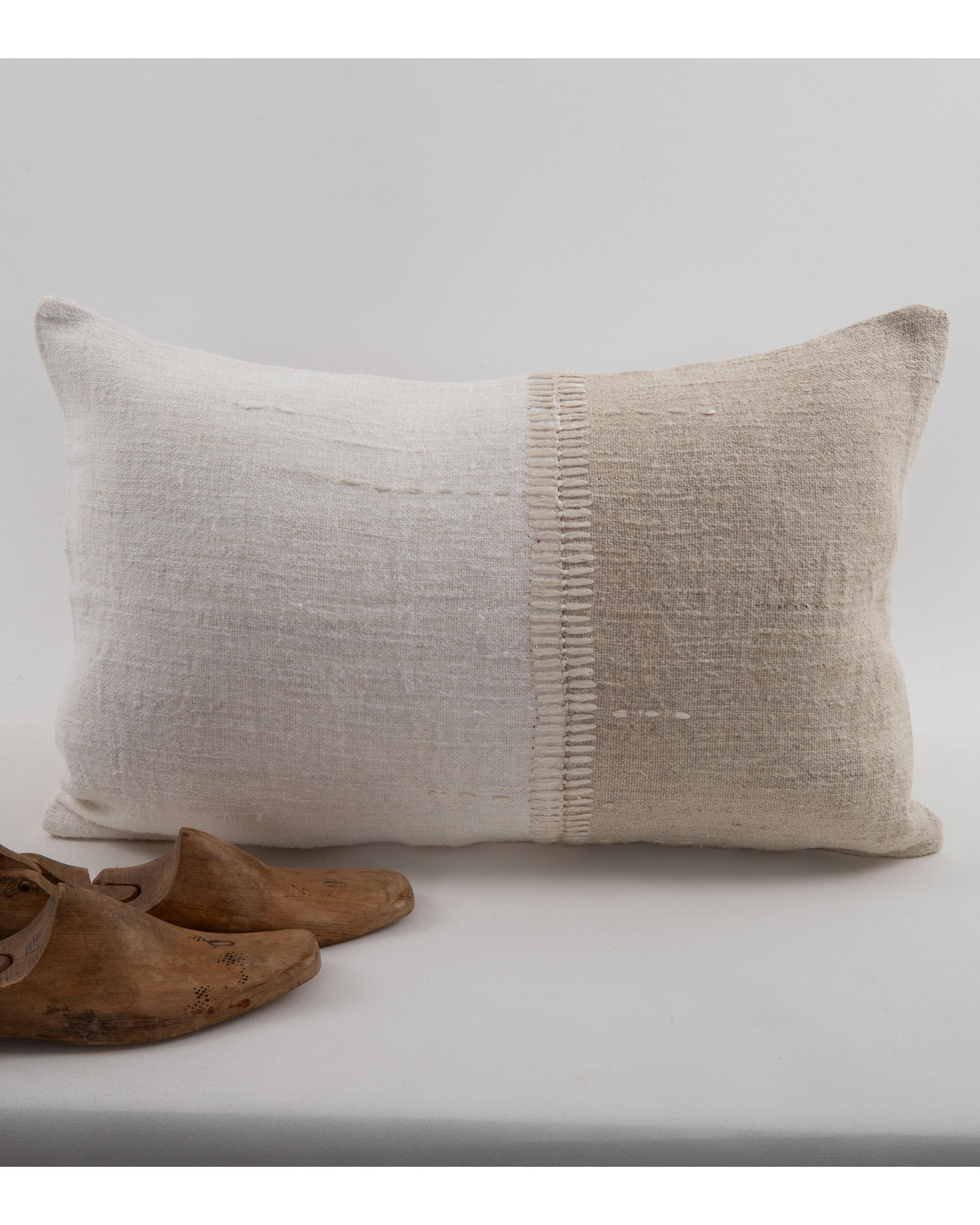 Pillowcase Made from a Contemporary Hemp Weaving In Good Condition For Sale In Istanbul, TR
