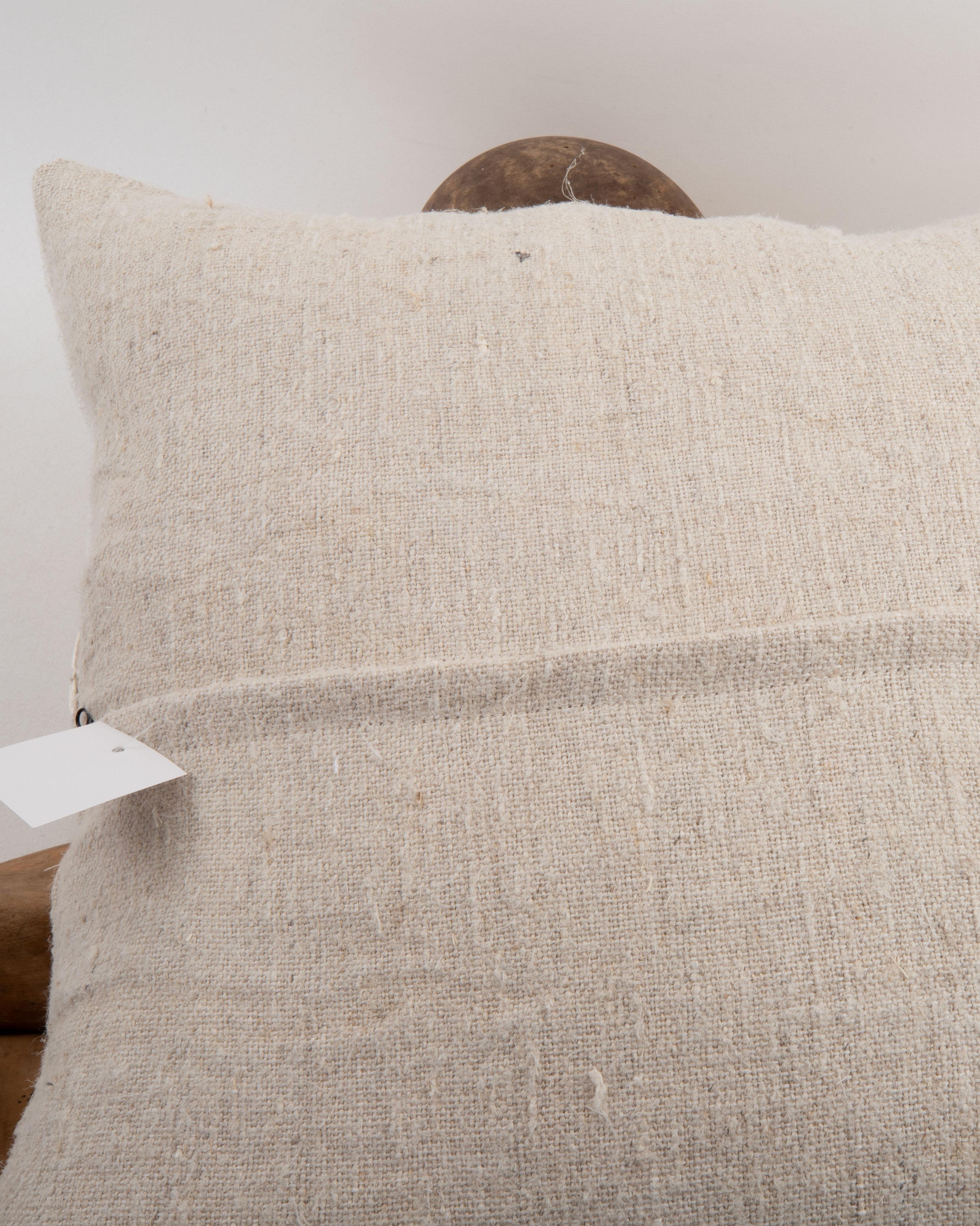 Taie d'oreiller fabriquée à partir d'un tissage de chanvre contemporain Bon état - En vente à Istanbul, TR