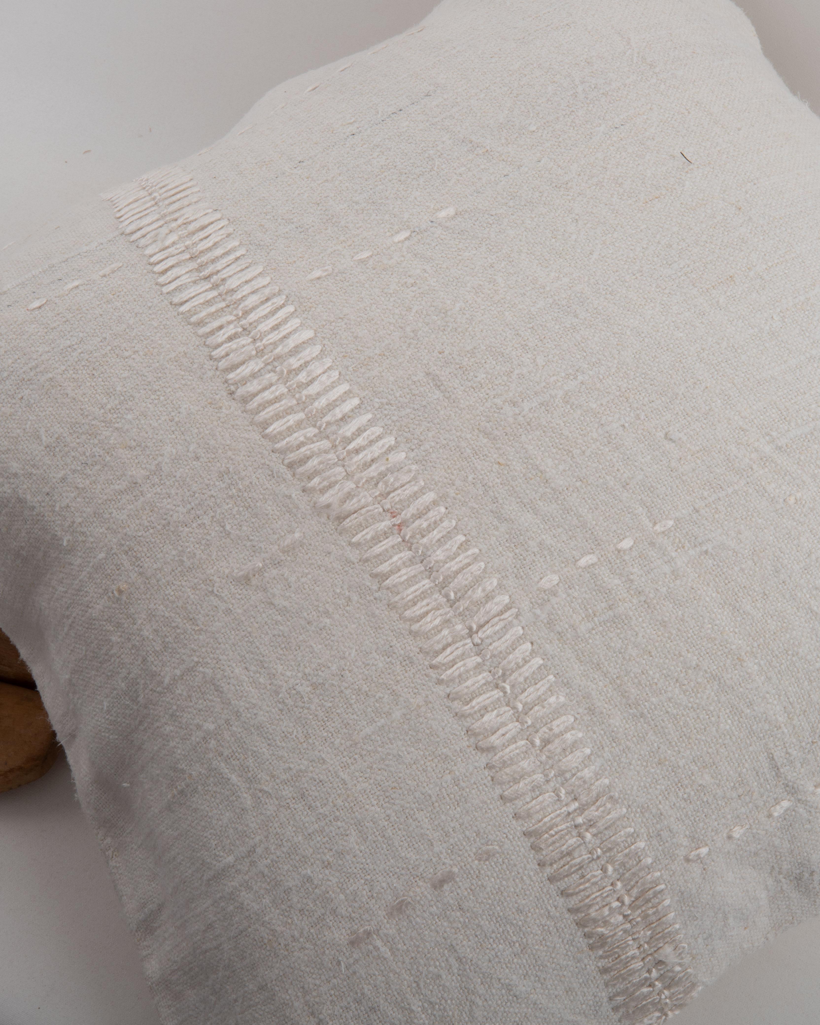 Pillowcase Made from a Contemporary Hemp Weaving In Good Condition For Sale In Istanbul, TR