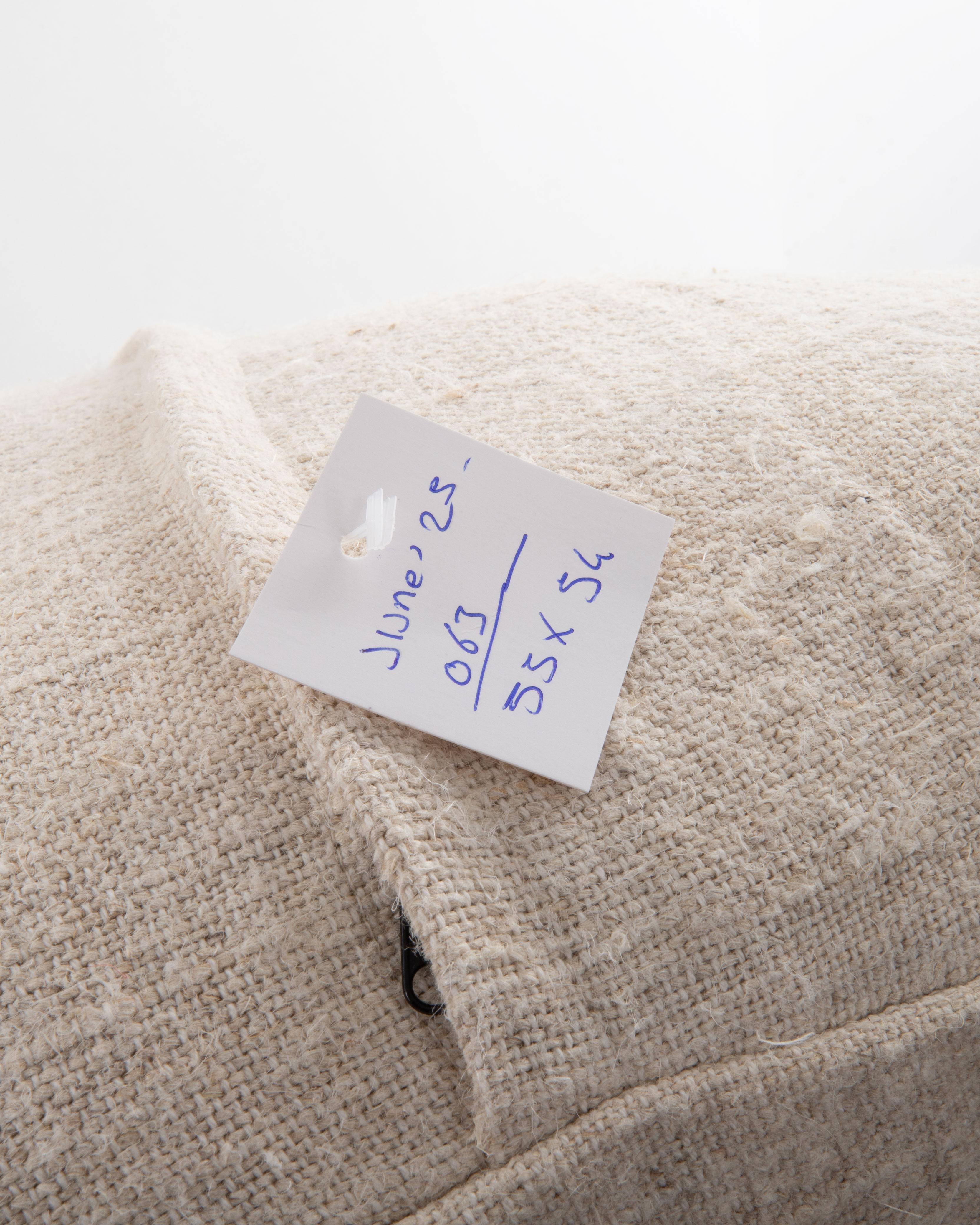 Chanvre Taie d'oreiller fabriquée à partir d'un tissage de chanvre contemporain en vente