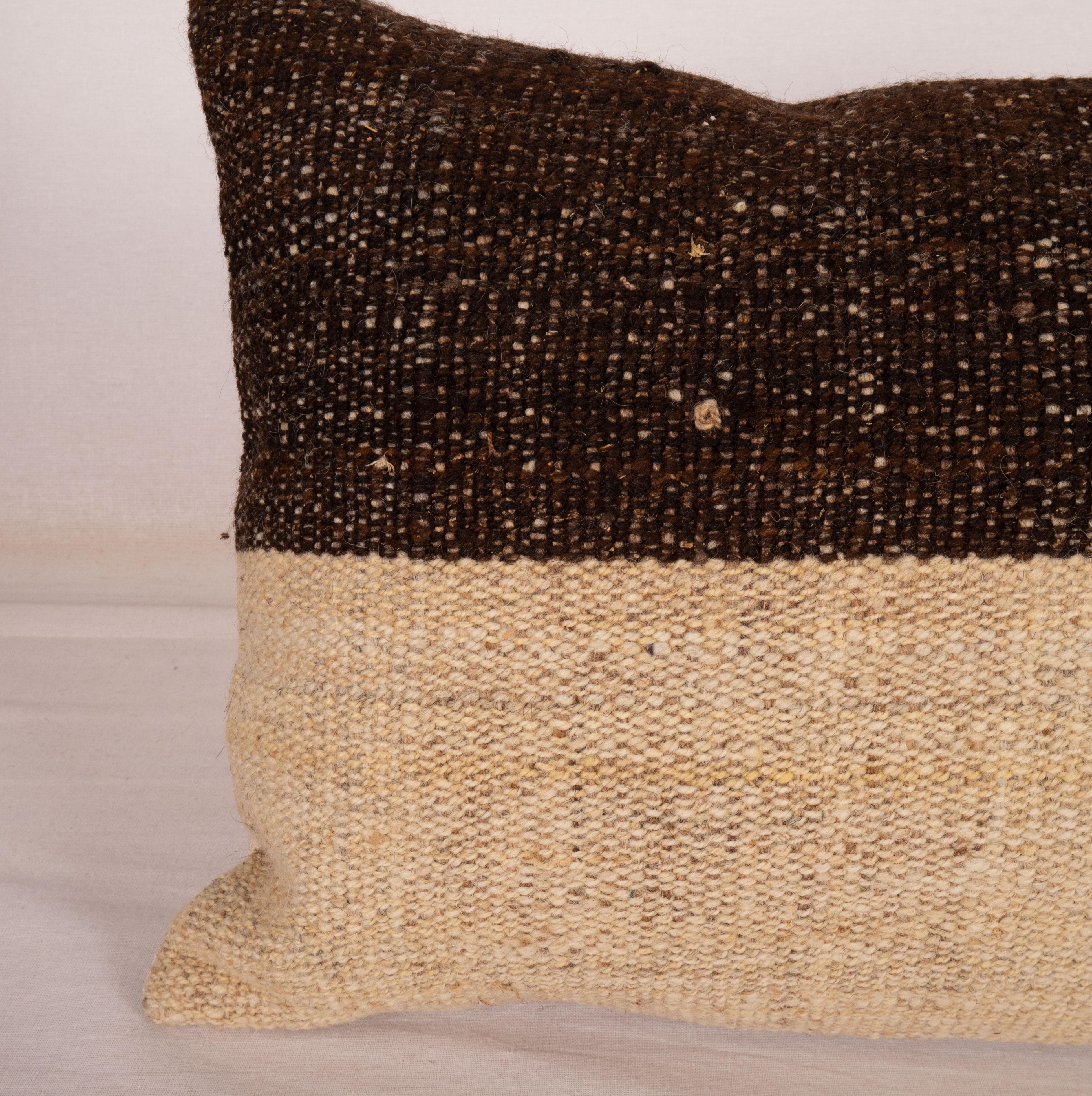 Turc Coussin d'oreiller fabriqué à partir d'un Kilim en laine contemporain