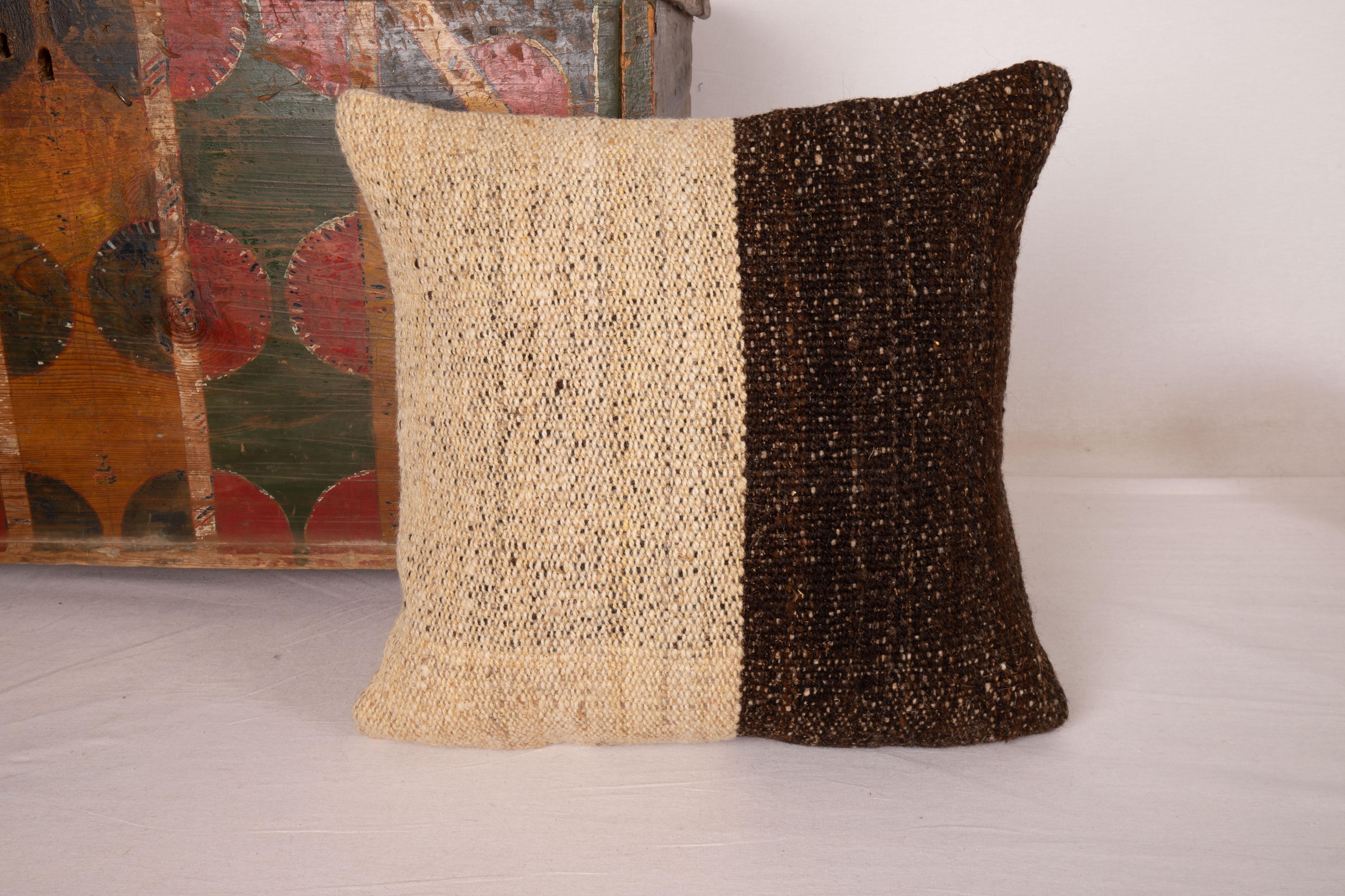 Pillowcase Made from a Contemporary Wool Kilim In Good Condition For Sale In Istanbul, TR