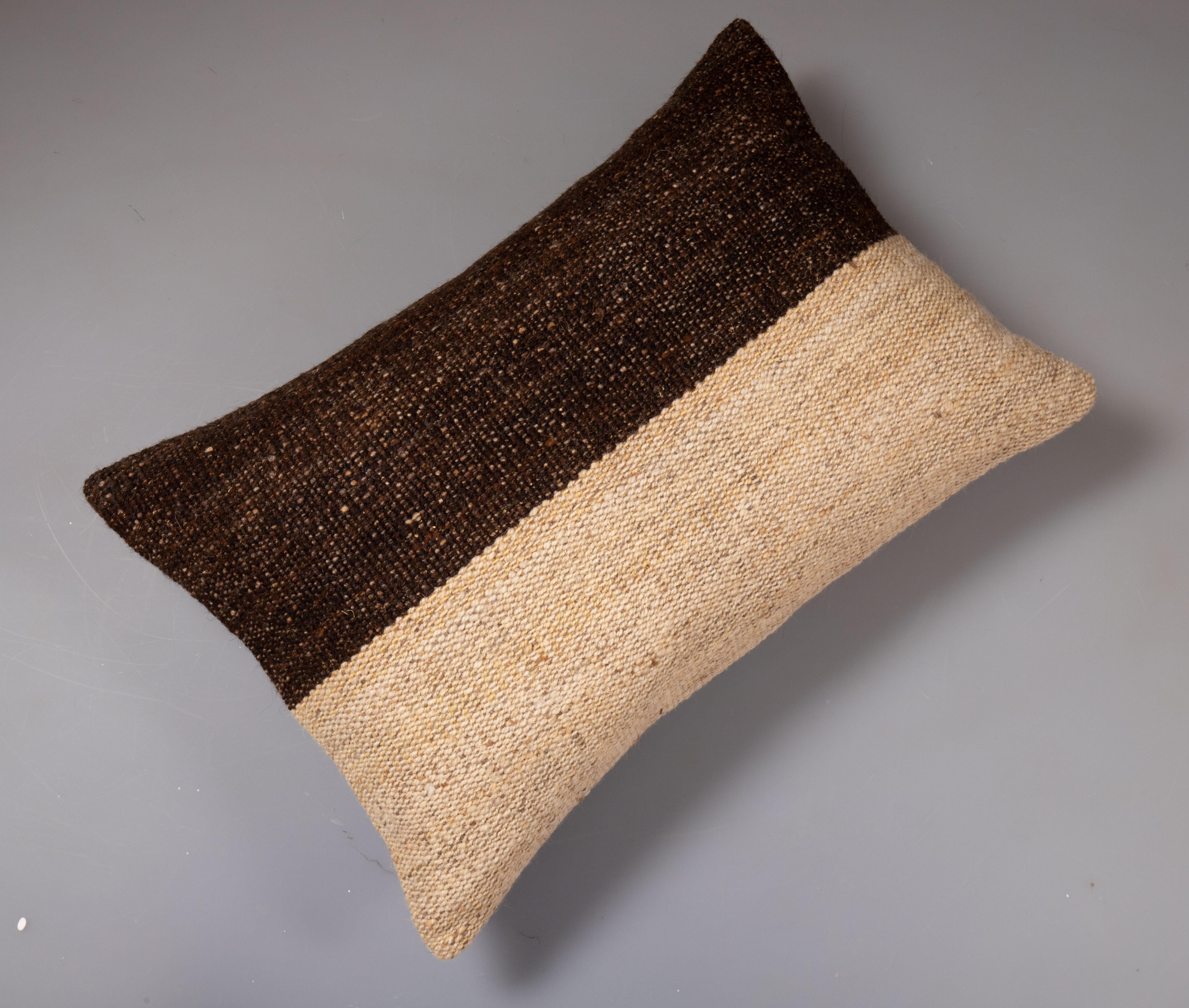 XXIe siècle et contemporain Coussin d'oreiller fabriqué à partir d'un Kilim en laine contemporain