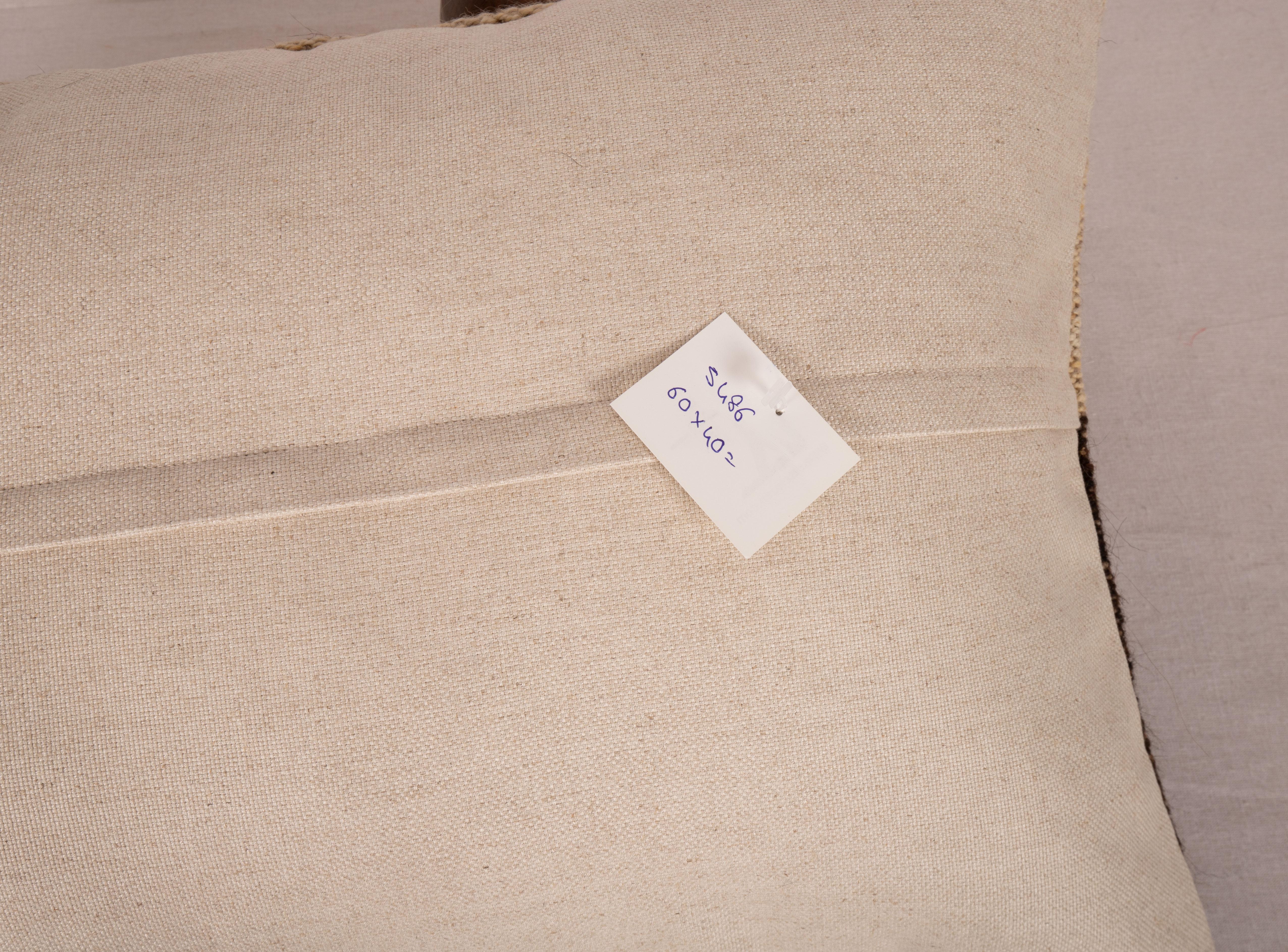 Laine Coussin d'oreiller fabriqué à partir d'un Kilim en laine contemporain