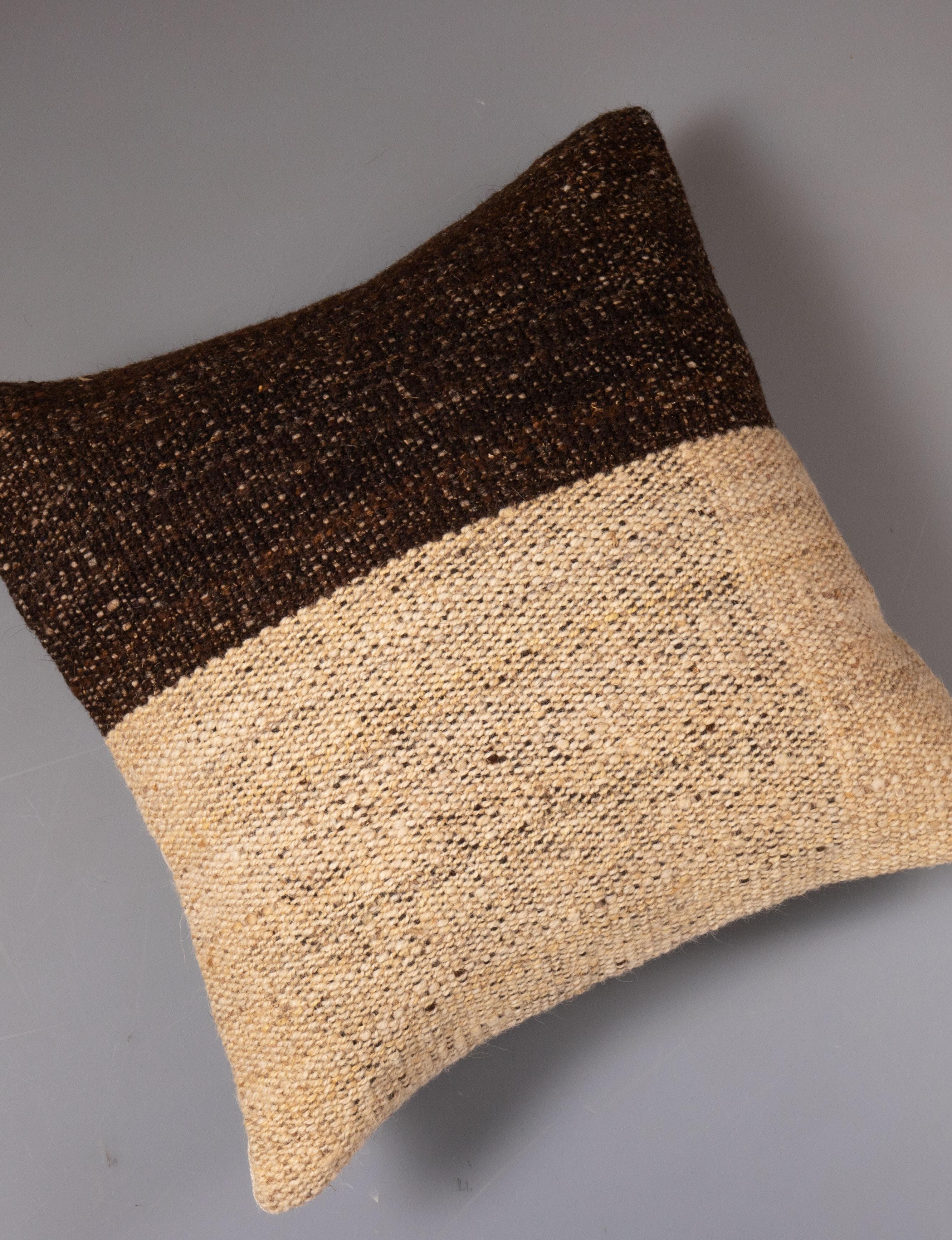 Pillowcase Made from a Contemporary Wool Kilim For Sale 2