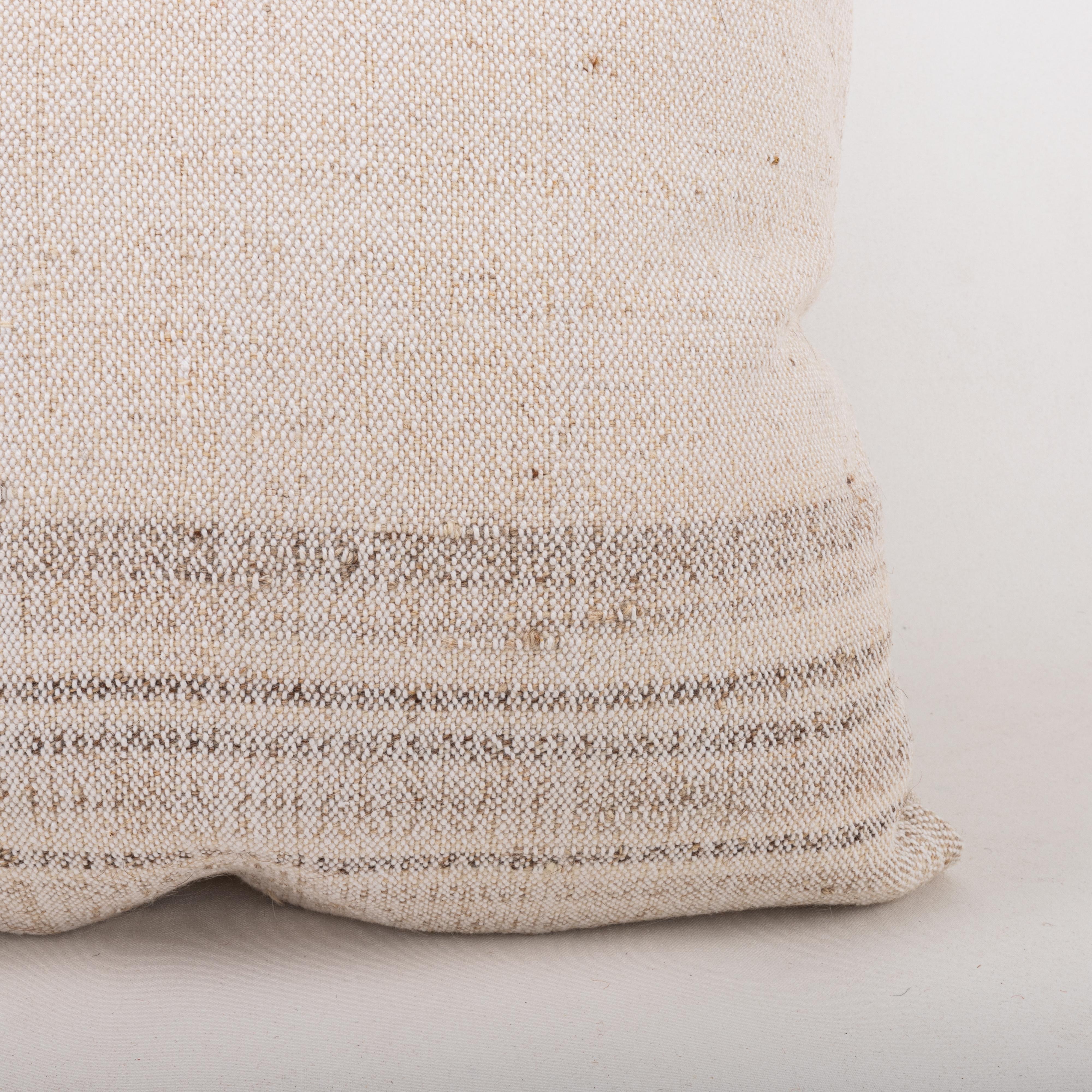 Turco Federa ricavata da un kilim anatolico, turco e neutro della metà del XX secolo in vendita