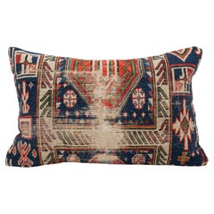 Funda de almohada hecha con una alfombra caucásica de mediados del siglo XX