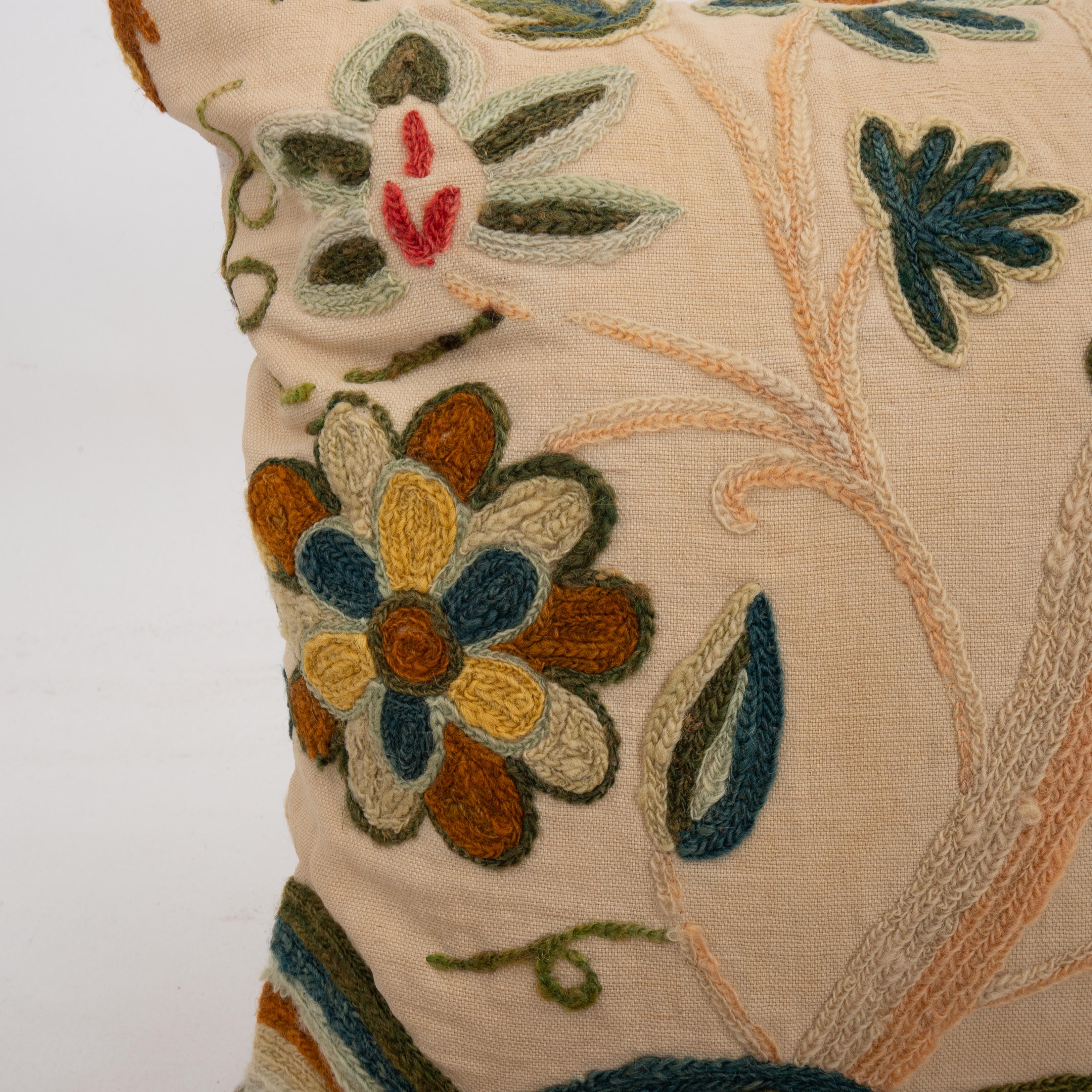 Taie d'oreiller  à partir d'un  A.C.I.C. Broderie Crewel du milieu du 20ème siècle Bon état - En vente à Istanbul, TR