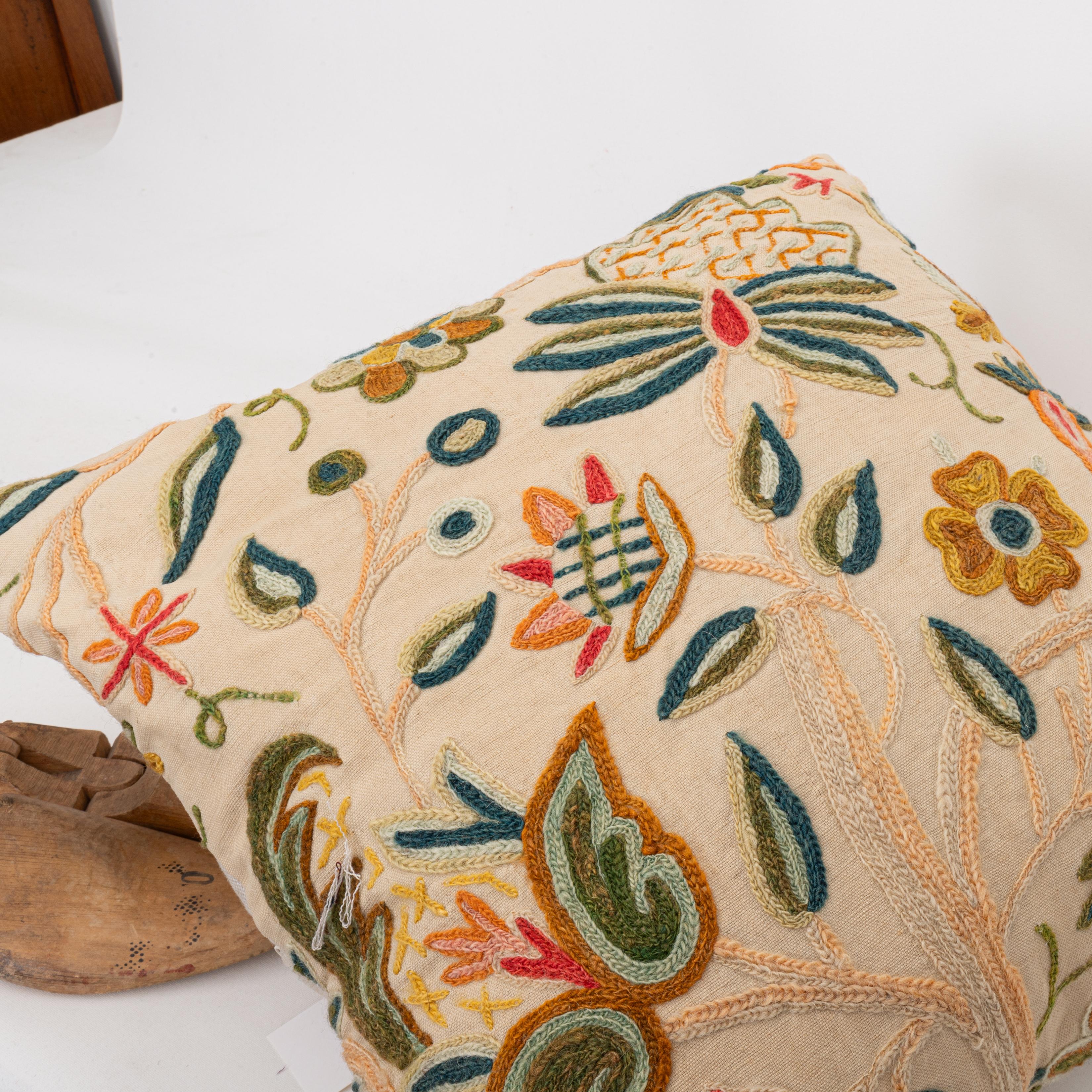 Taie d'oreiller  à partir d'un  A.C.I.C. Broderie Crewel du milieu du 20ème siècle Bon état - En vente à Istanbul, TR