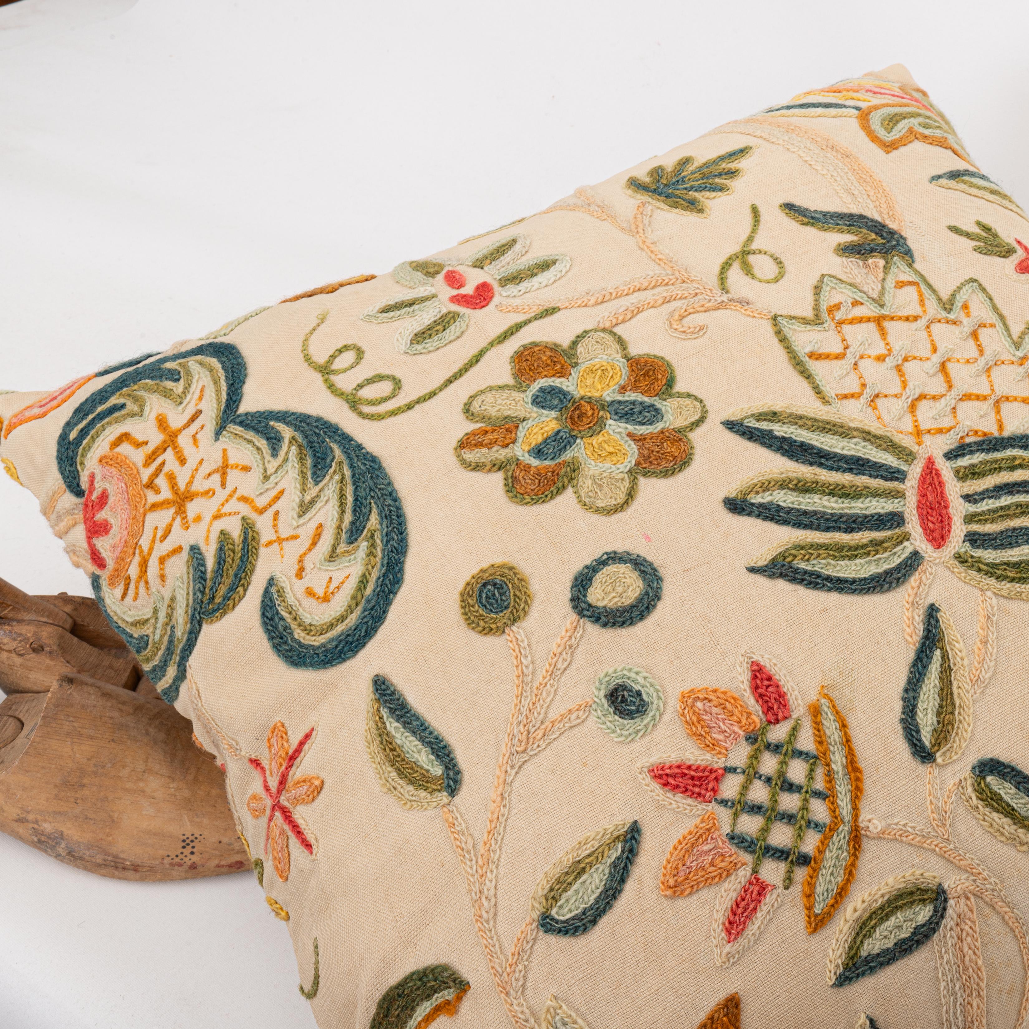 Taie d'oreiller  à partir d'un  A.C.I.C. Broderie Crewel du milieu du 20ème siècle Bon état - En vente à Istanbul, TR