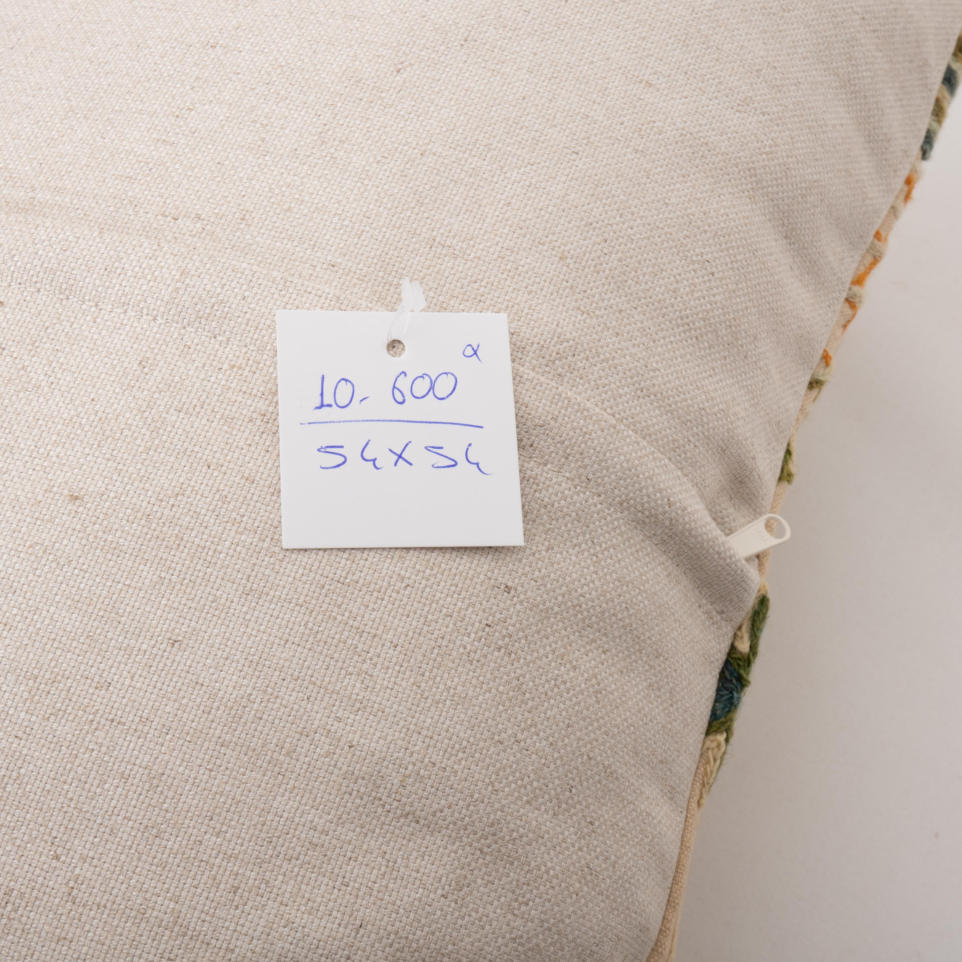 Taie d'oreiller  à partir d'un  A.C.I.C. Broderie Crewel du milieu du 20ème siècle en vente 1