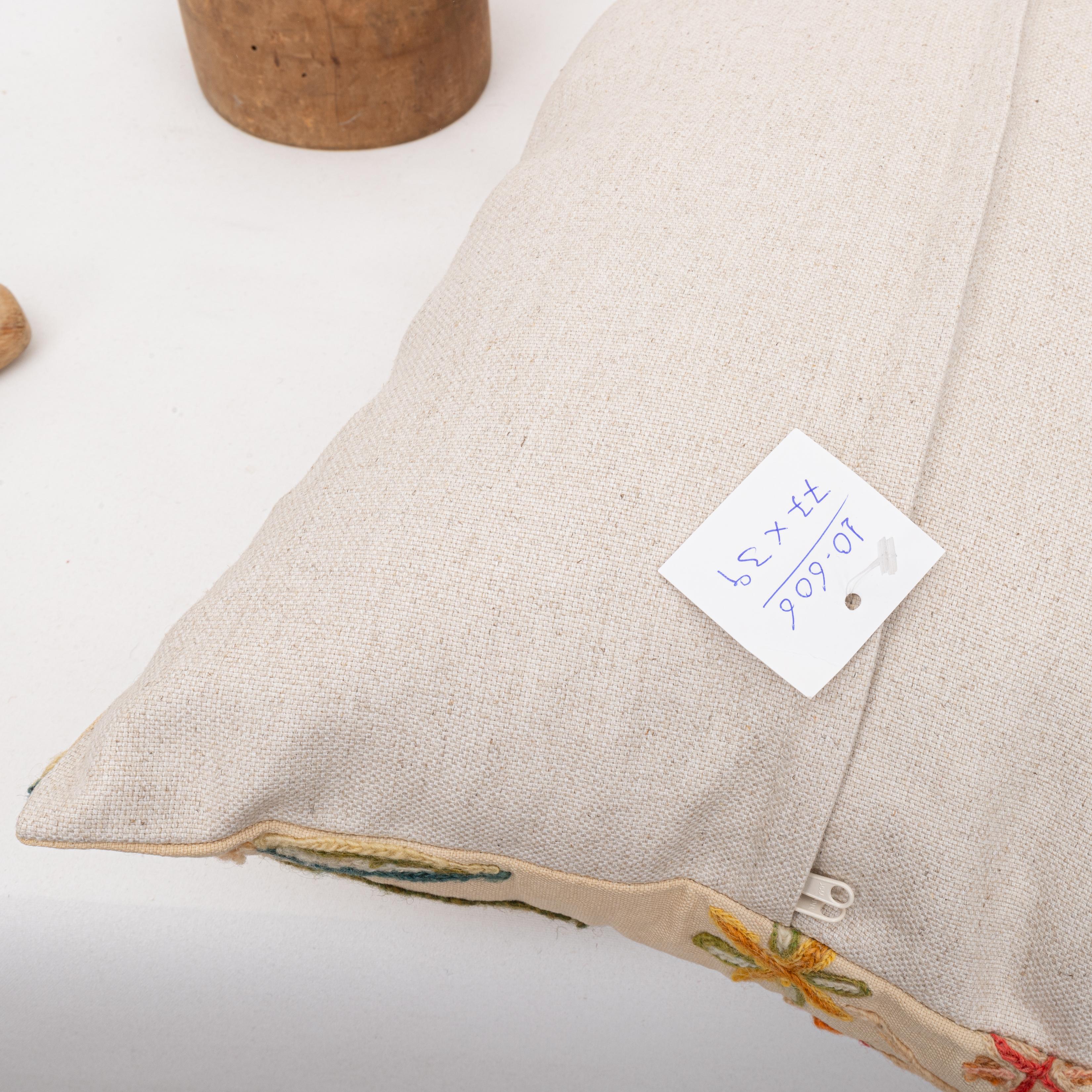 Taie d'oreiller  à partir d'un  A.C.I.C. Broderie Crewel du milieu du 20ème siècle en vente 1