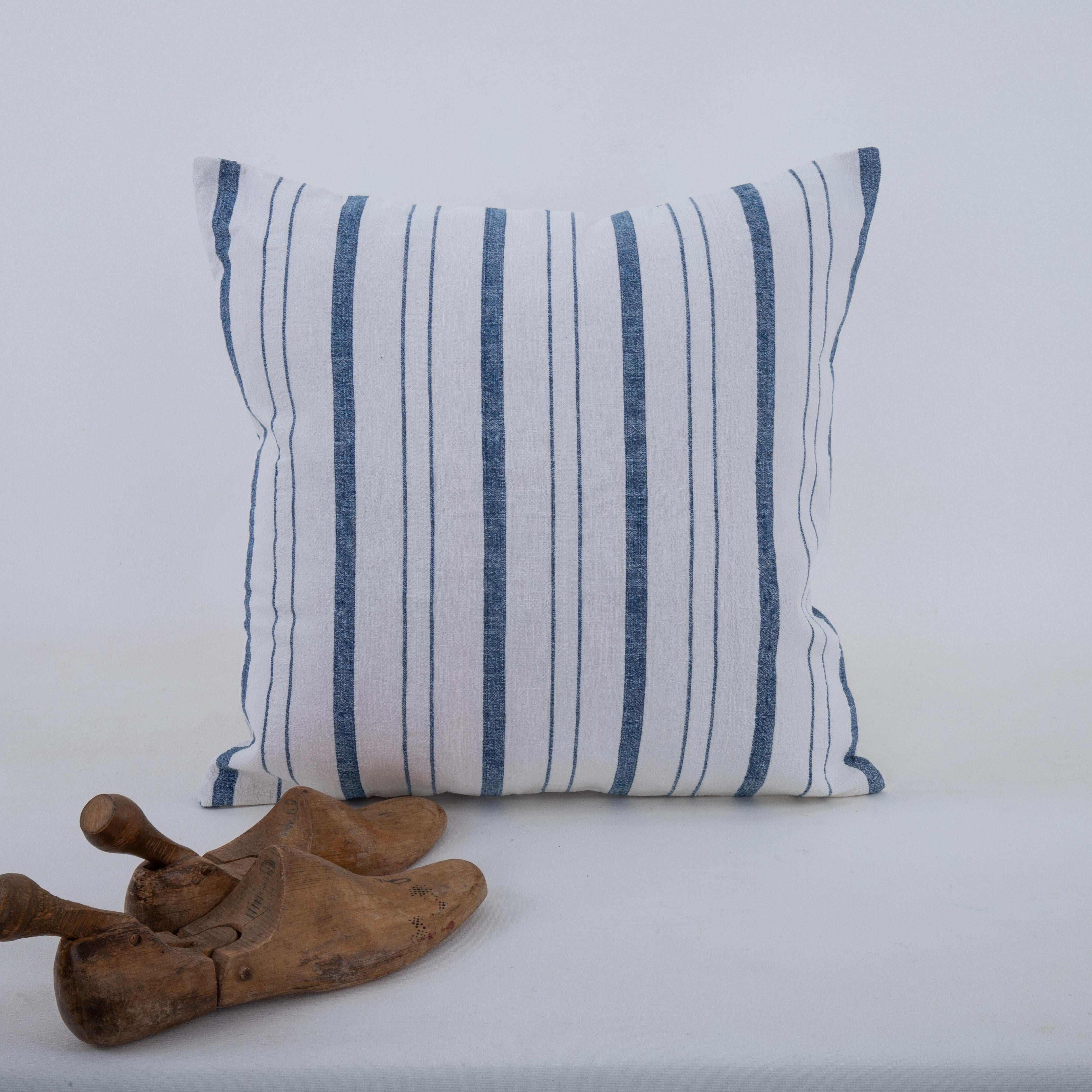 Funda de almohada hecha con un tejido rústico vintage de algodón de Anatolia Tejido a mano en venta