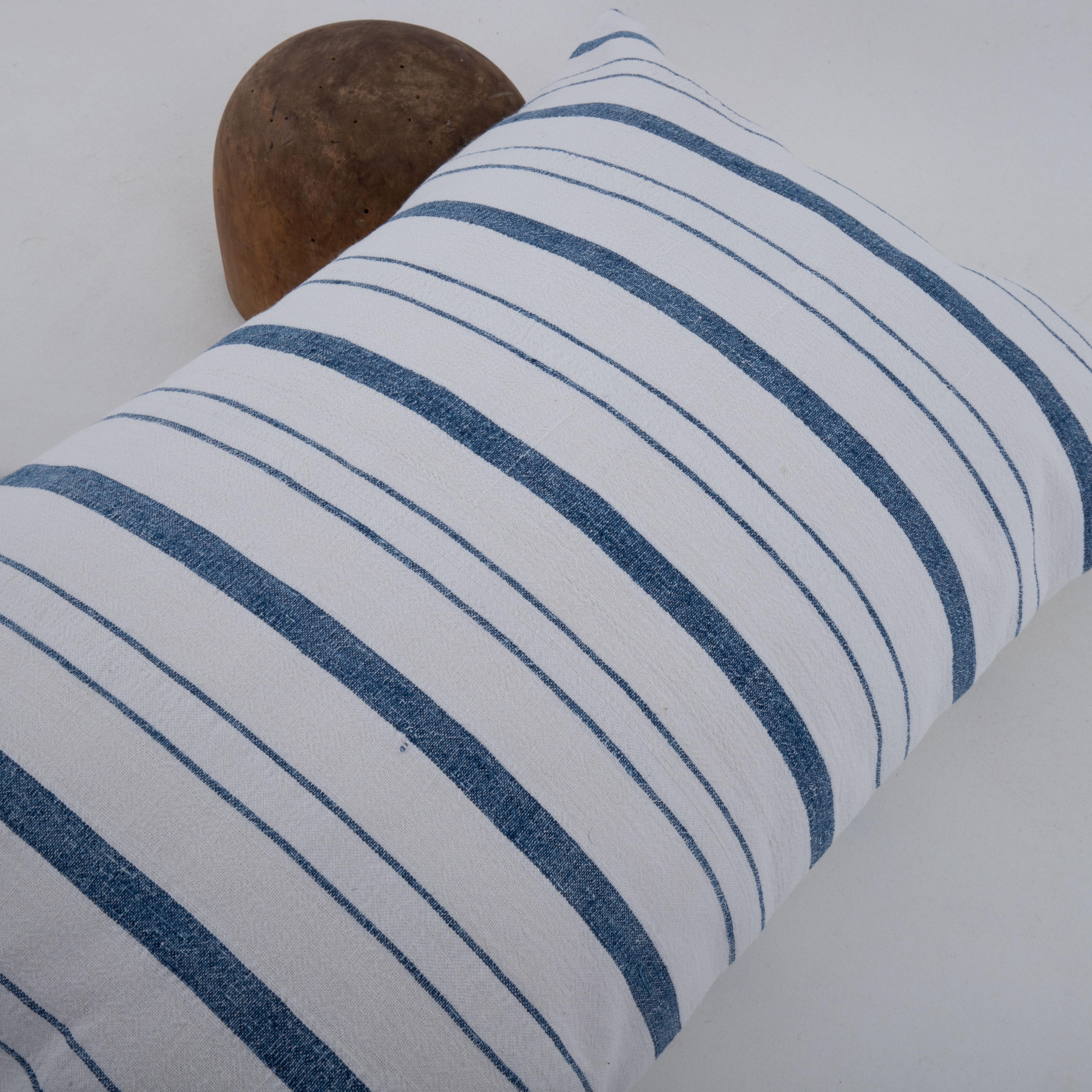 Funda de almohada hecha con un tejido rústico vintage de algodón de Anatolia en Bueno estado para la venta en Istanbul, TR