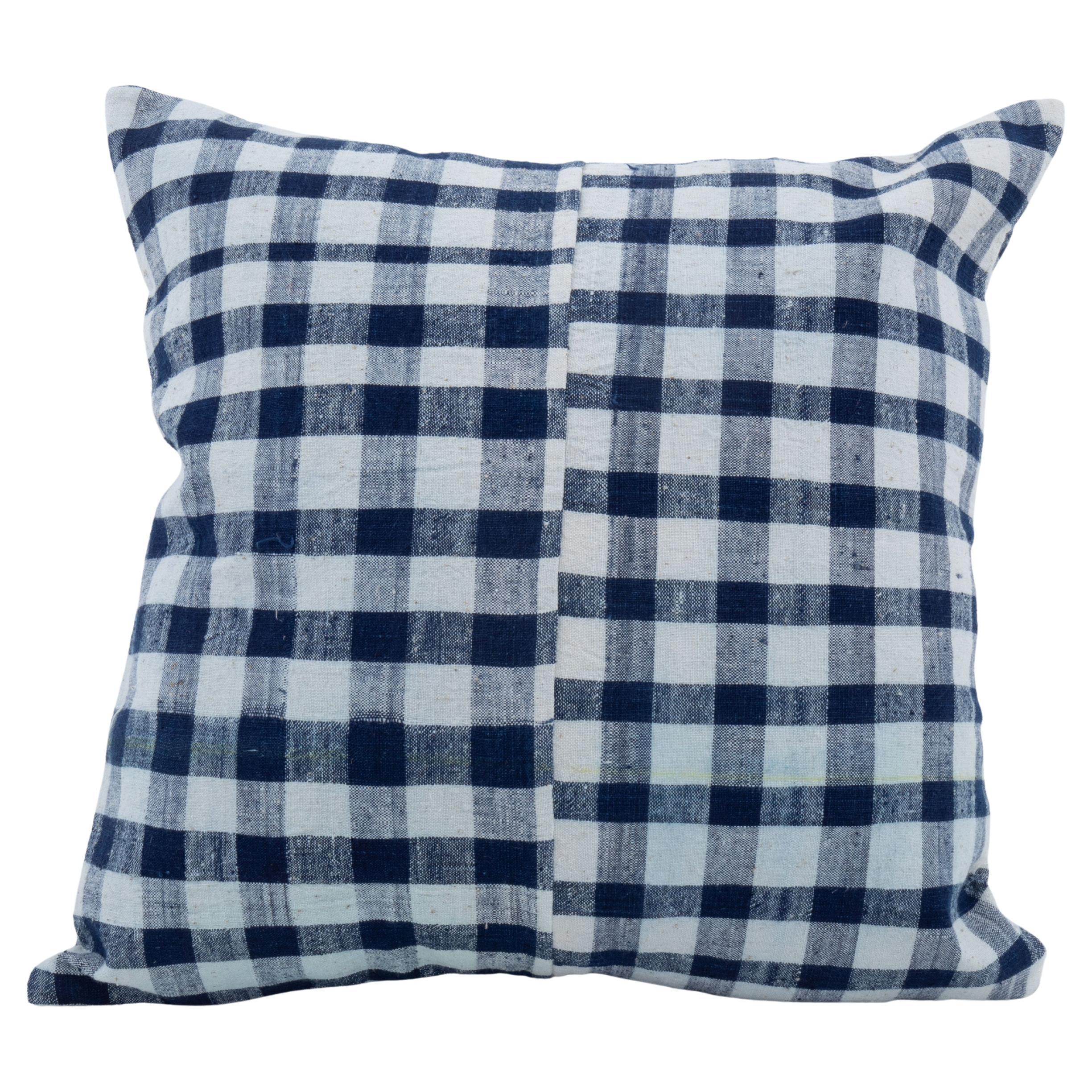 Funda de almohada hecha con un tejido rústico vintage de algodón de Anatolia