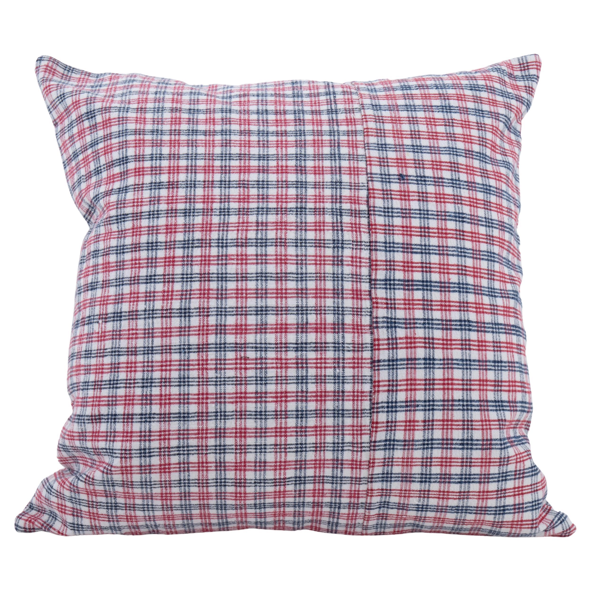 Funda de almohada hecha con un tejido rústico vintage de algodón de Anatolia