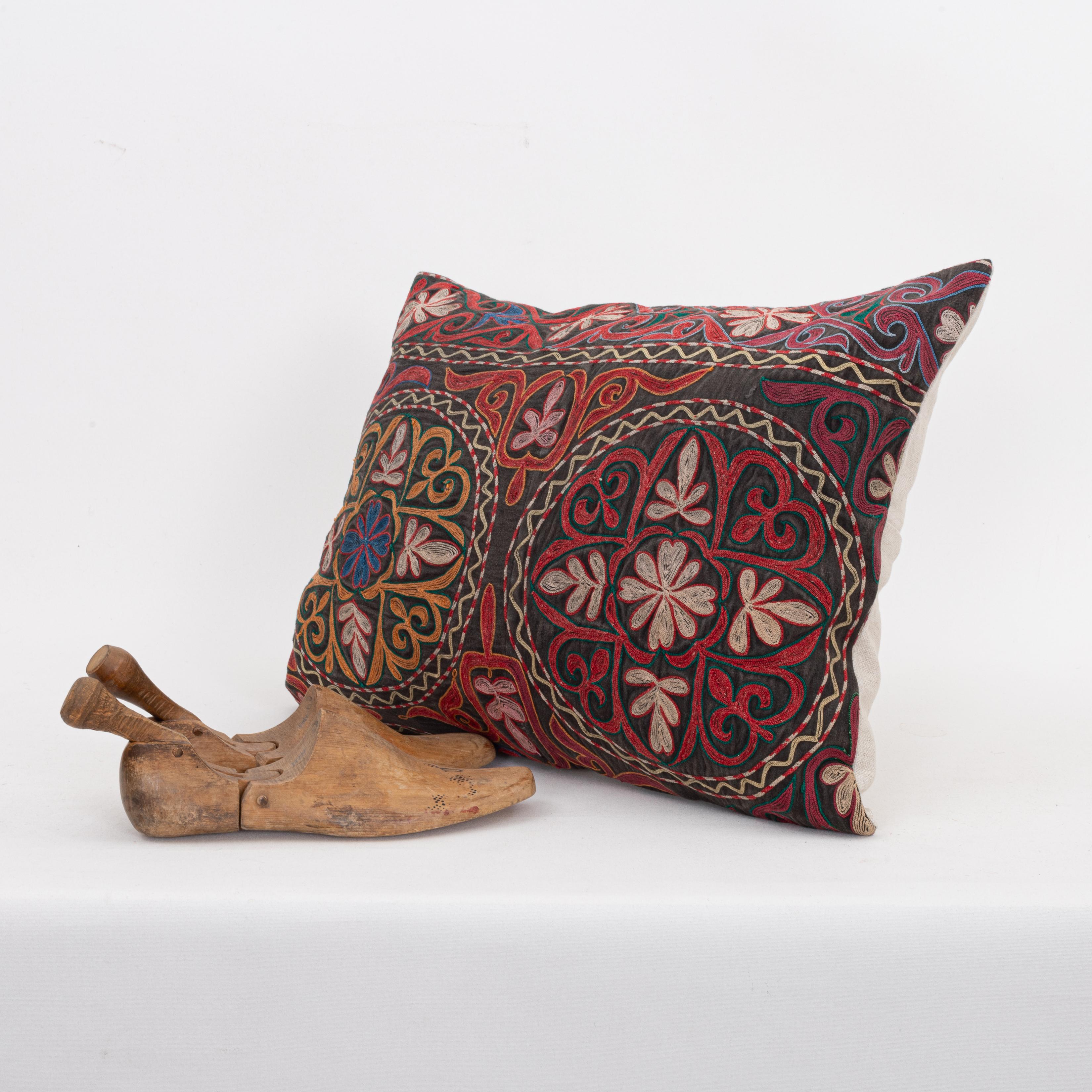 Pillowcase Made from a Vintage Kazakh Tush Kyiz Embroidery In Good Condition For Sale In Istanbul, TR