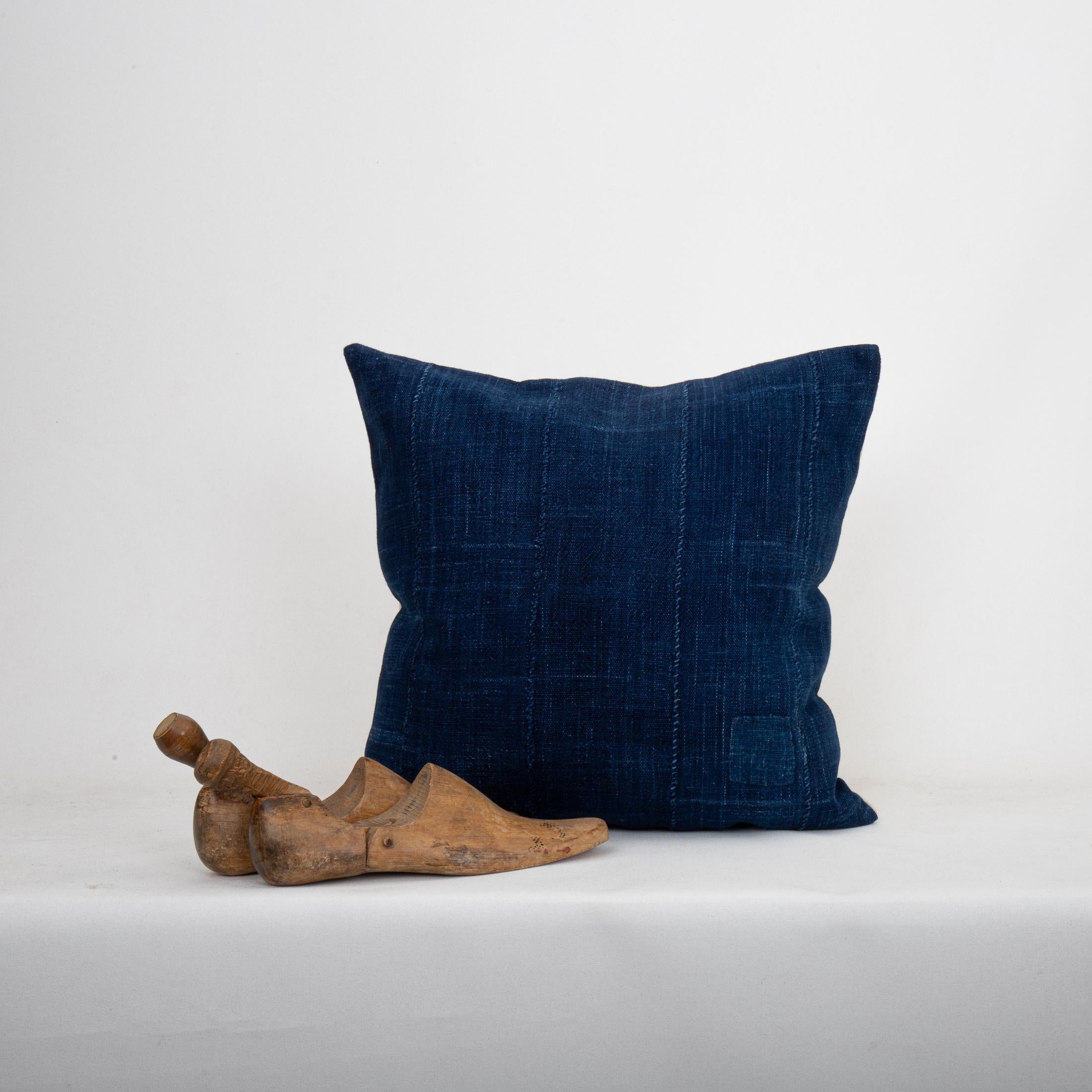 Funda de almohada confeccionada con una tela añil vintage de Malí Tejido a mano en venta