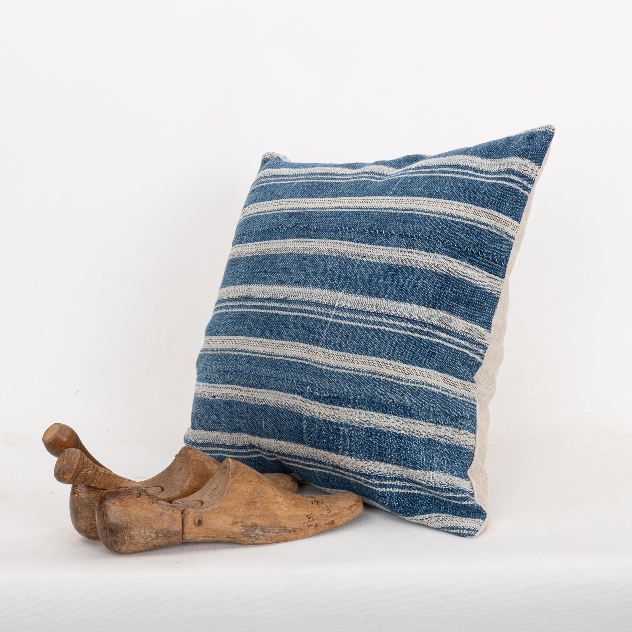 Pillowcase Made from a Vintage Mali Indigo Cloth In Good Condition In Istanbul, TR