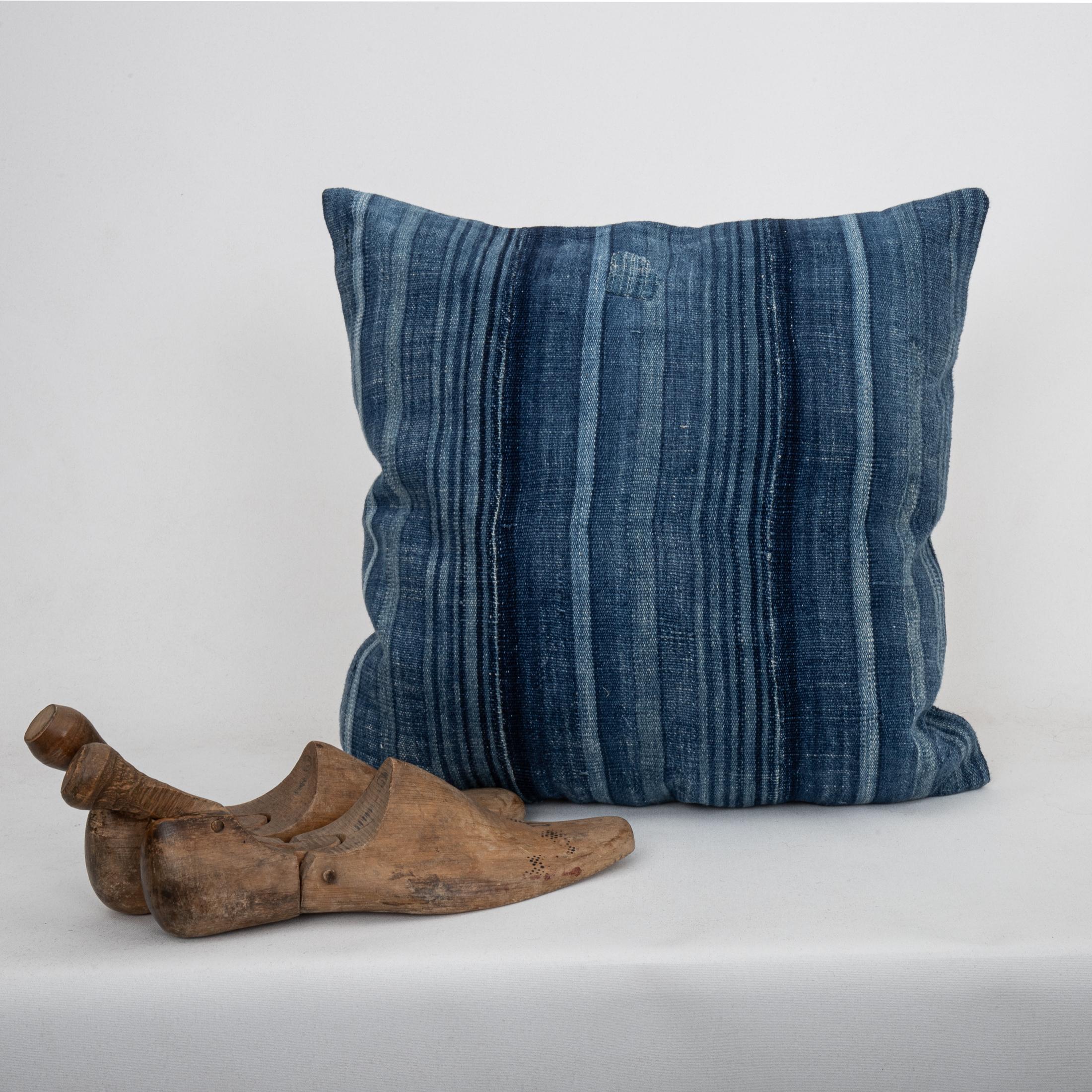 Pillowcase Made from a Vintage Mali Indigo Cloth In Fair Condition In Istanbul, TR