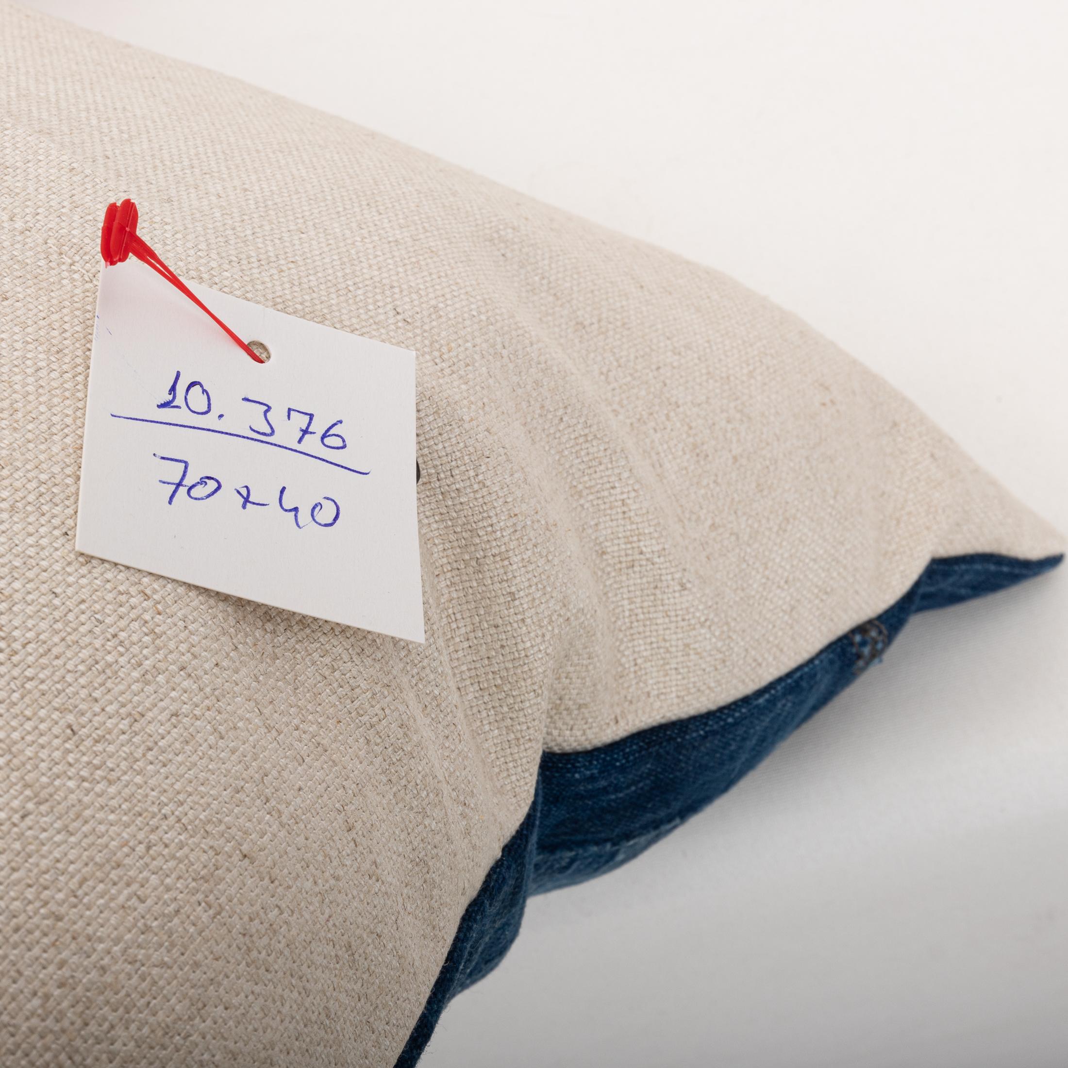 Cotone Federa per cuscino realizzata con un tessuto indaco vintage del Mali in vendita